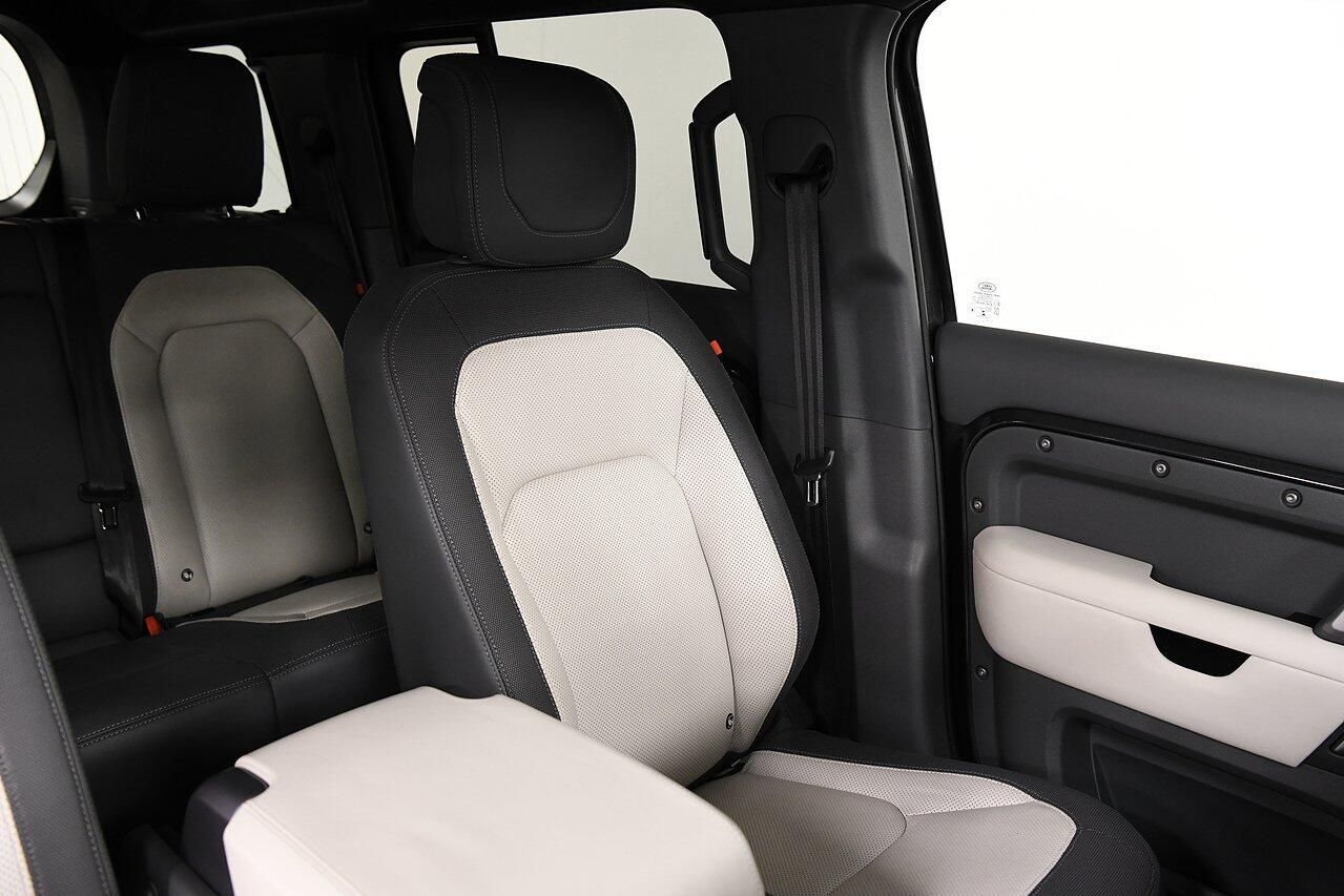 LAND ROVER DEFENDER DIESEL ESTATE 3.0 D300 X-Dynamic HSE 110 5dr Auto for sale UK - Slide 10