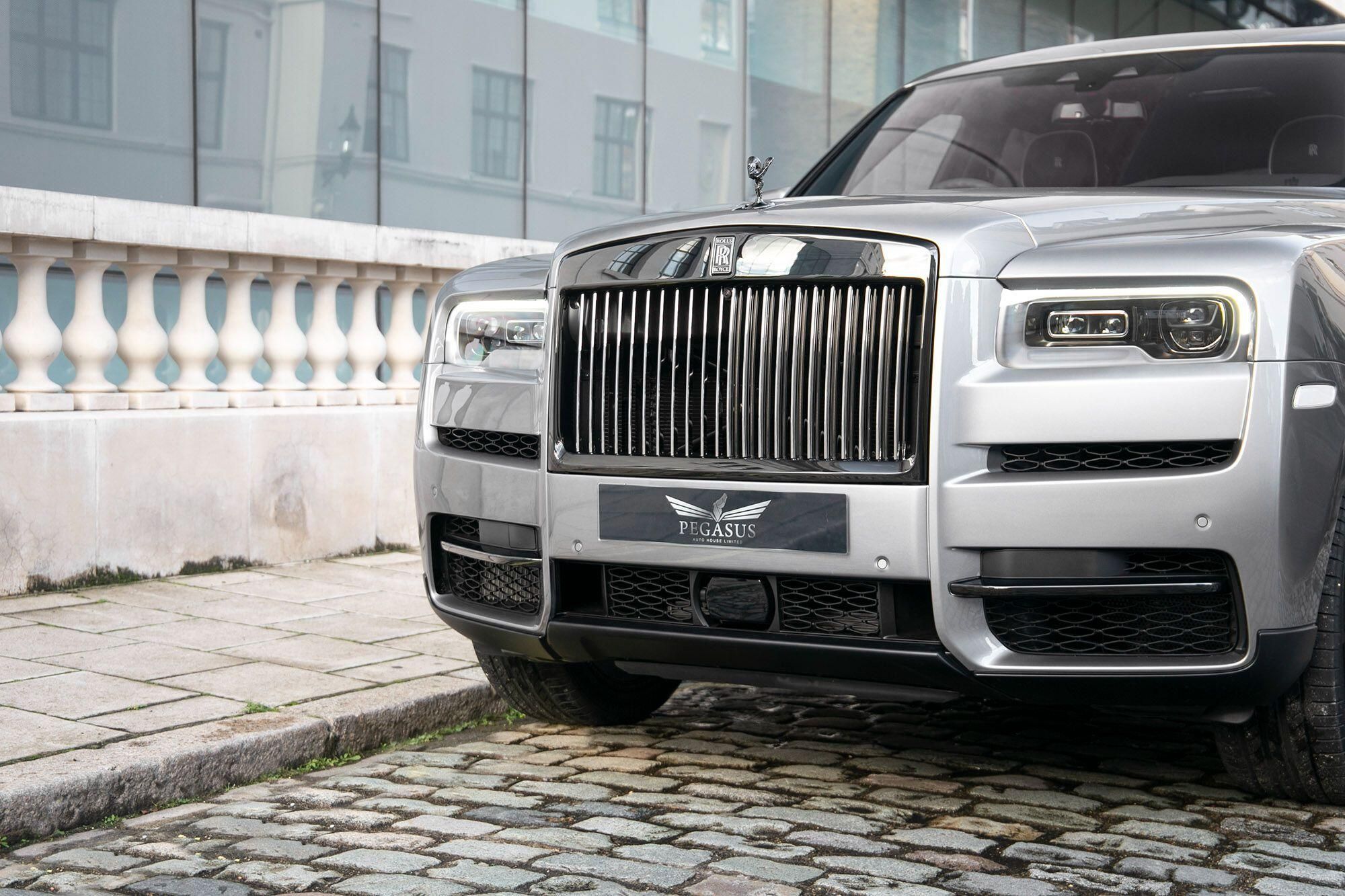 ROLLS-ROYCE CULLINAN ESTATE Black Badge 5dr Auto for sale UK - Slide 2