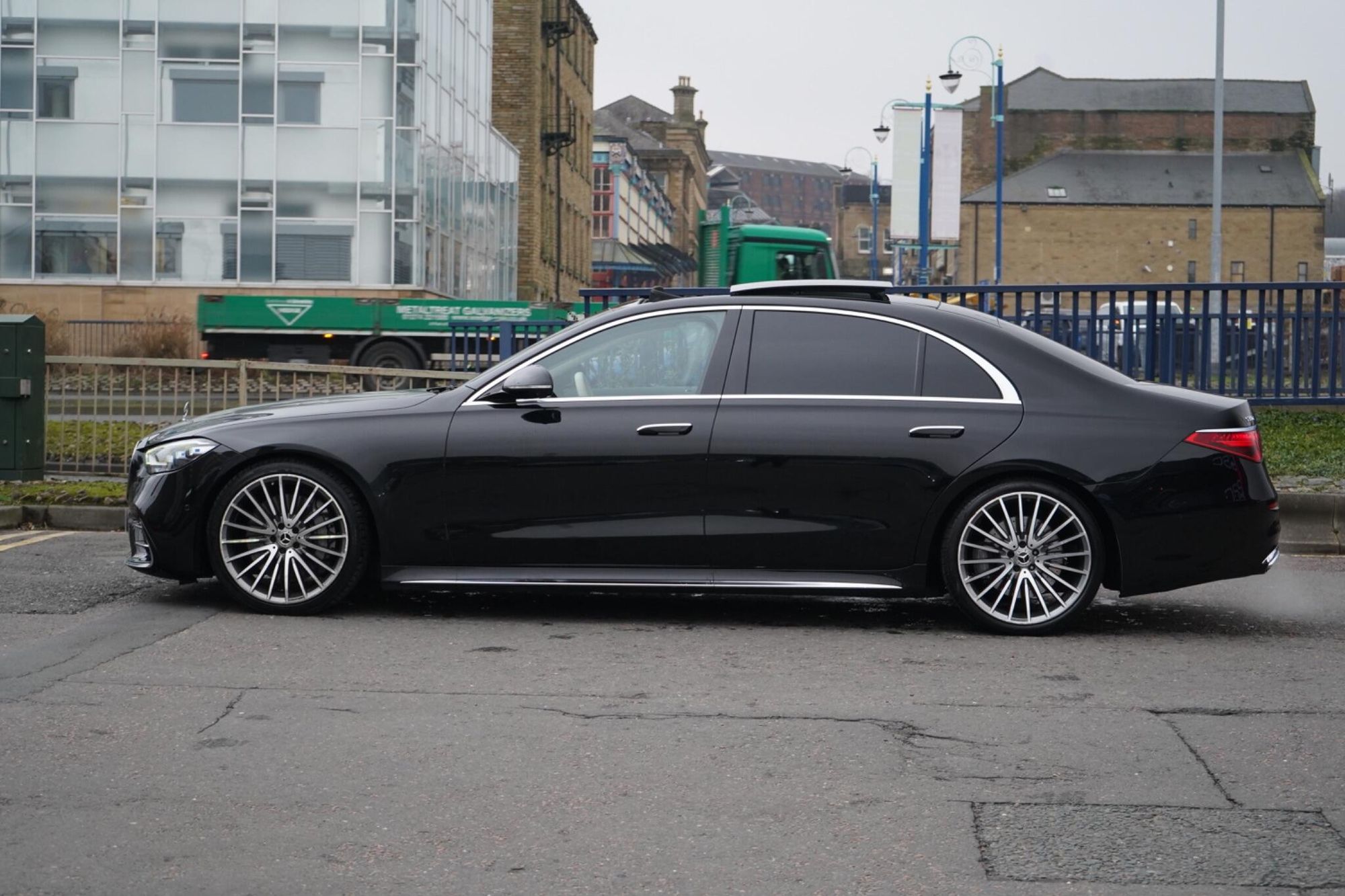 MERCEDES-BENZ S CLASS DIESEL SALOON S350d L AMG Line Premium Plus 4dr 9G-Tronic for sale UK - Slide 9