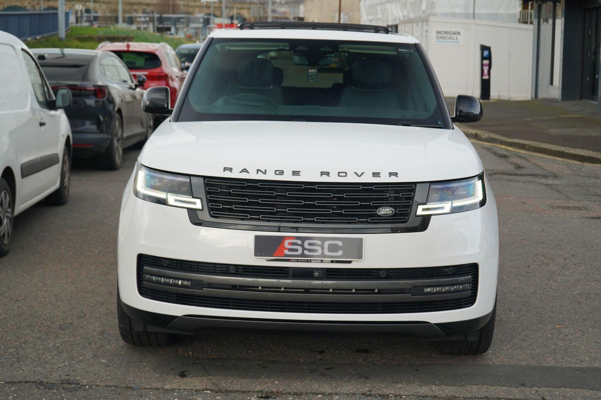 LAND ROVER RANGE ROVER ESTATE 3.0 P400 Autobiography 4dr Auto for sale UK - Slide 6