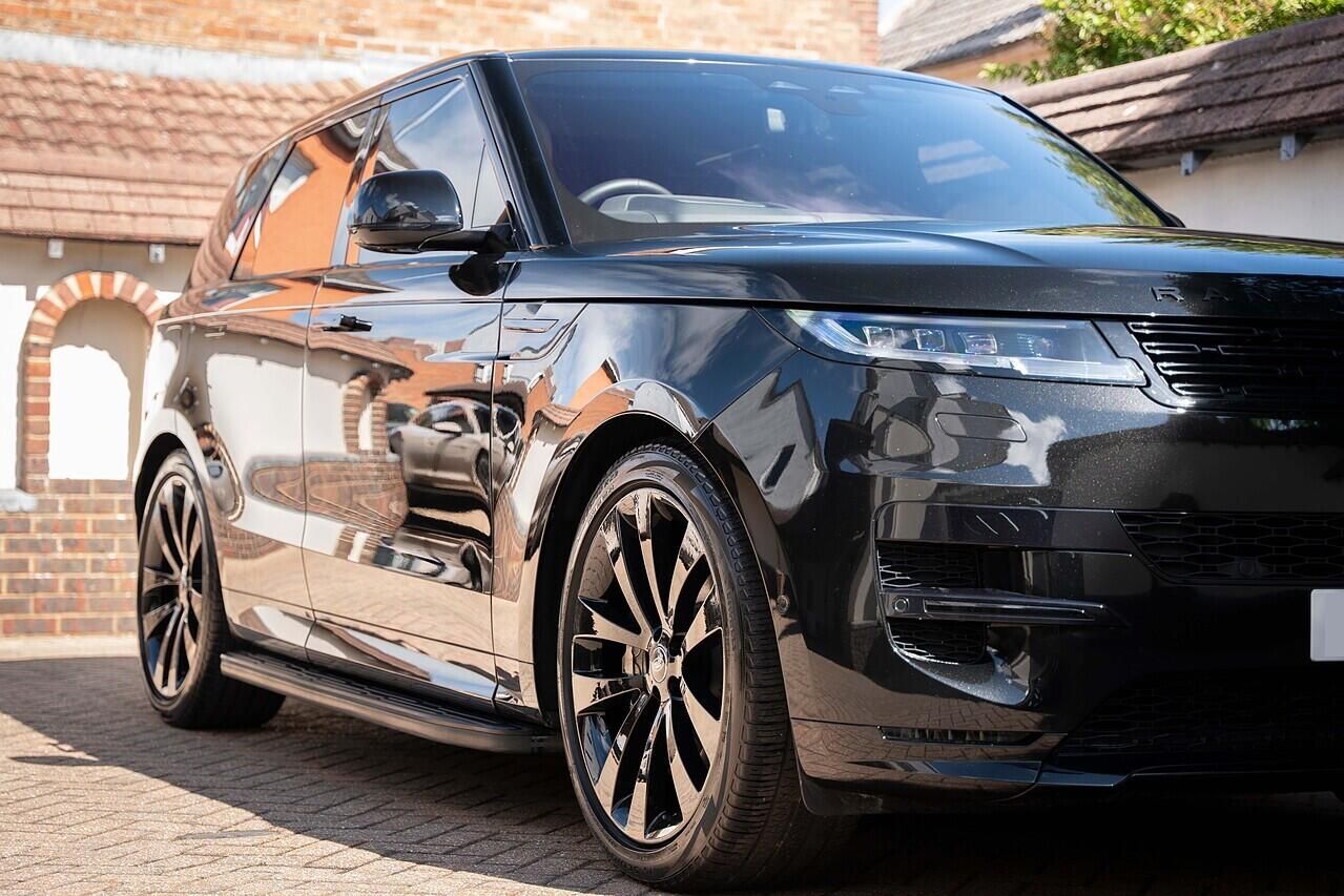 LAND ROVER RANGE ROVER SPORT ESTATE 4.4 P530 V8 First Edition 5dr Auto for sale UK - Slide 6