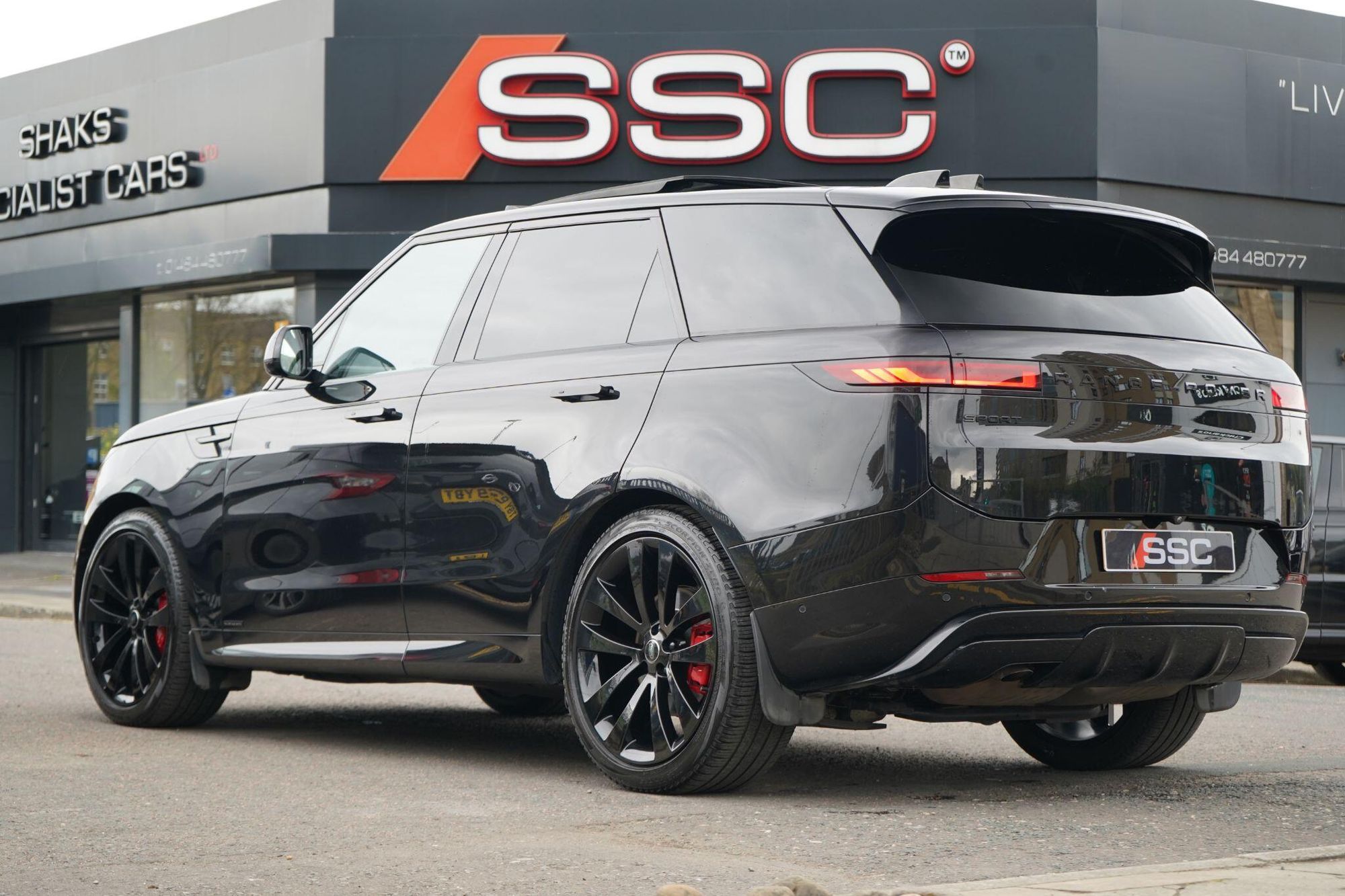 LAND ROVER RANGE ROVER SPORT DIESEL ESTATE 3.0 D300 Autobiography 5dr Auto for sale UK - Slide 2