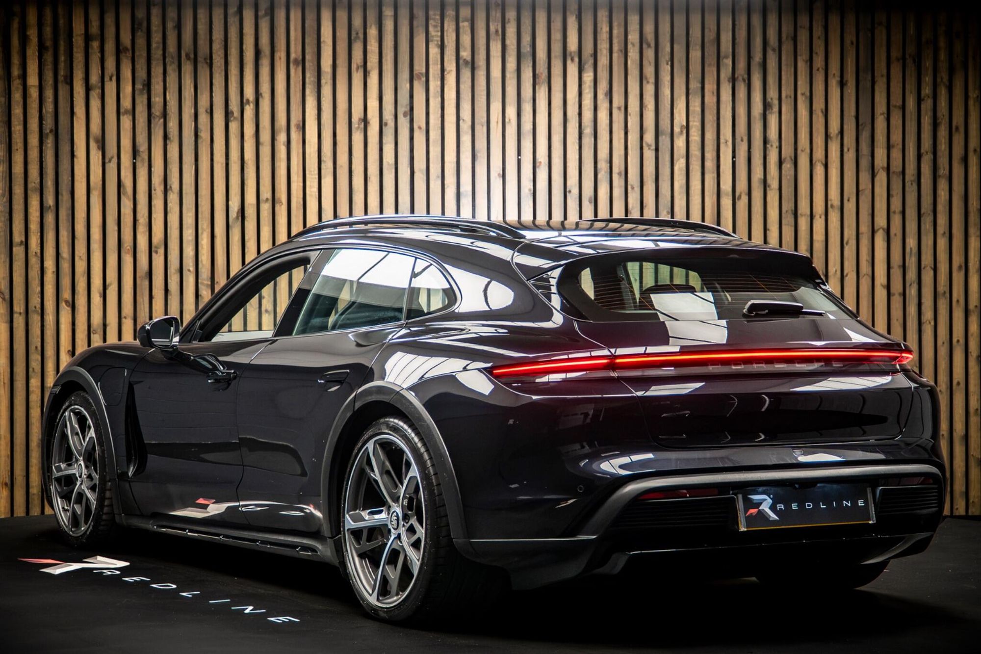 PORSCHE TAYCAN CROSS TURISMO 420kW 4S 93kWh 5dr Auto for sale UK - Slide 3