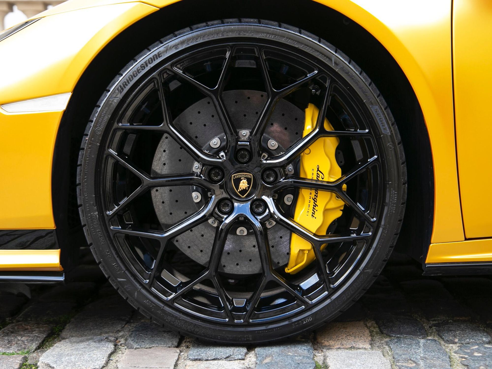 LAMBORGHINI HURACAN COUPE LP 640-4 Performante 2dr LDF for sale UK - Slide 6