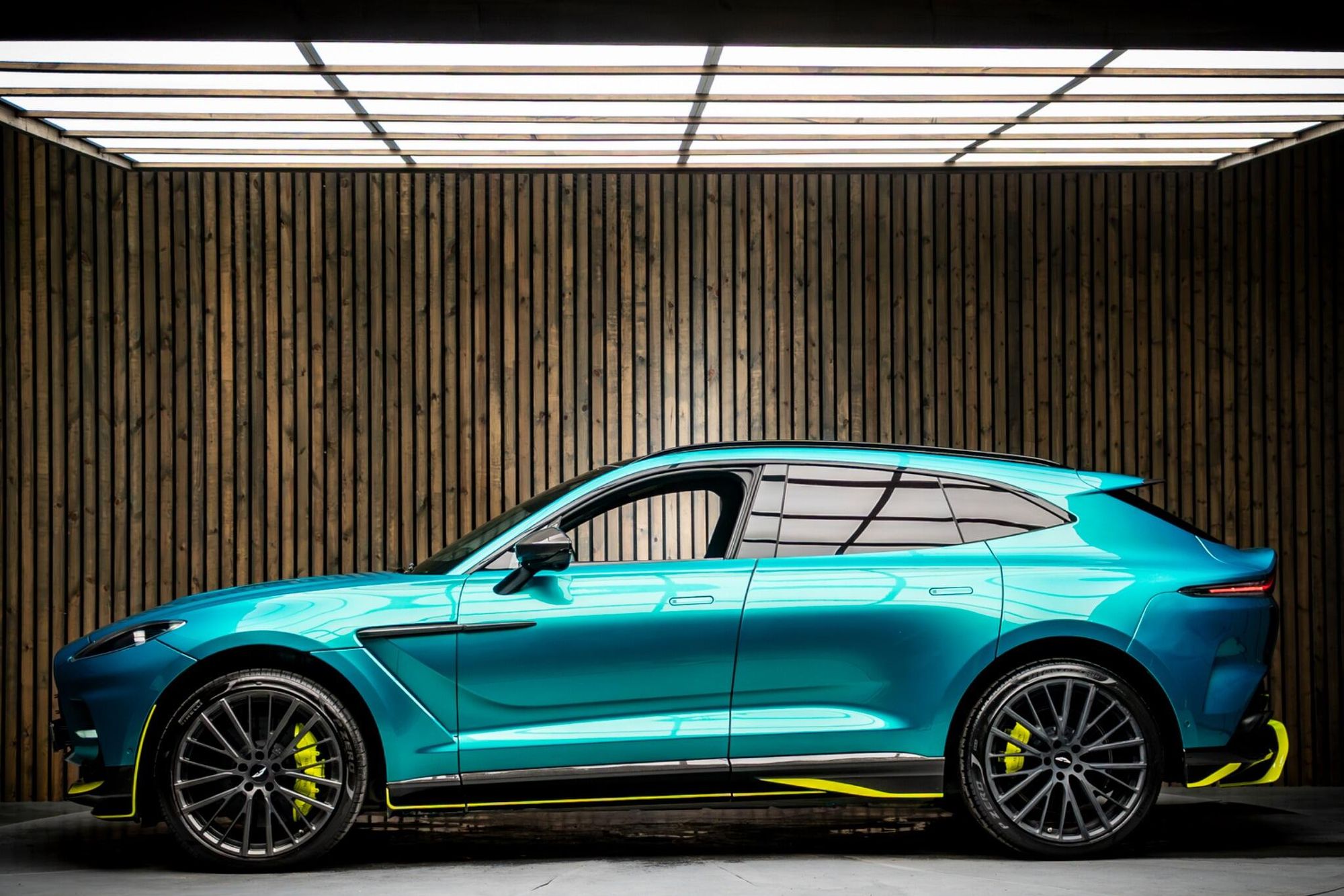 ASTON MARTIN DBX ESTATE V8 DBX707 5dr Touchtronic for sale UK - Slide 7