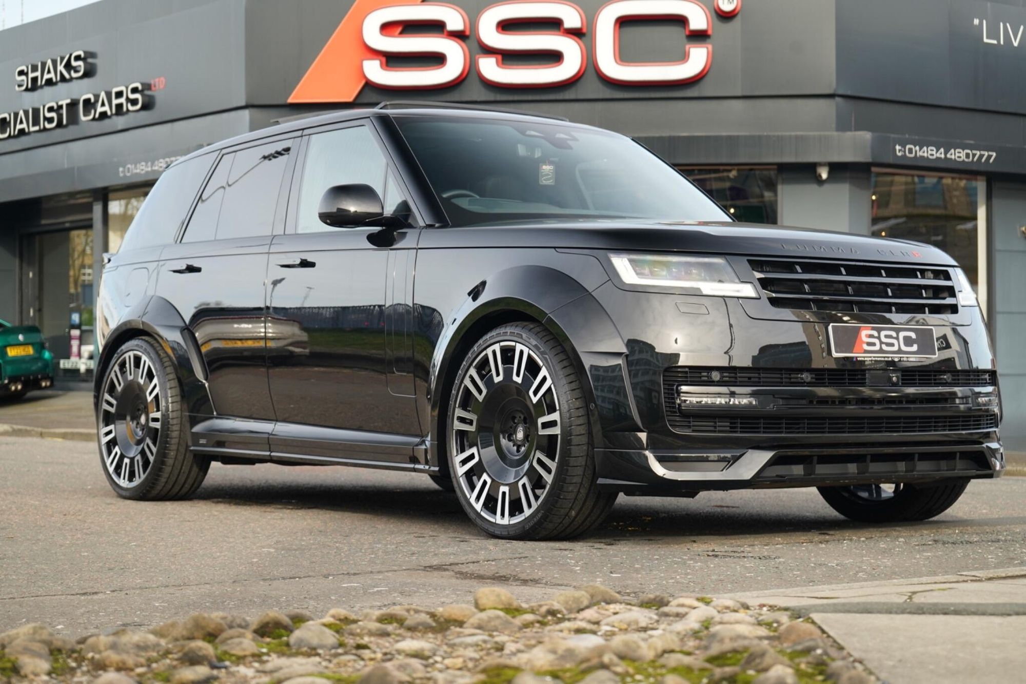 LAND ROVER RANGE ROVER ESTATE 3.0 P400 HSE 4dr Auto for sale UK - Slide 4