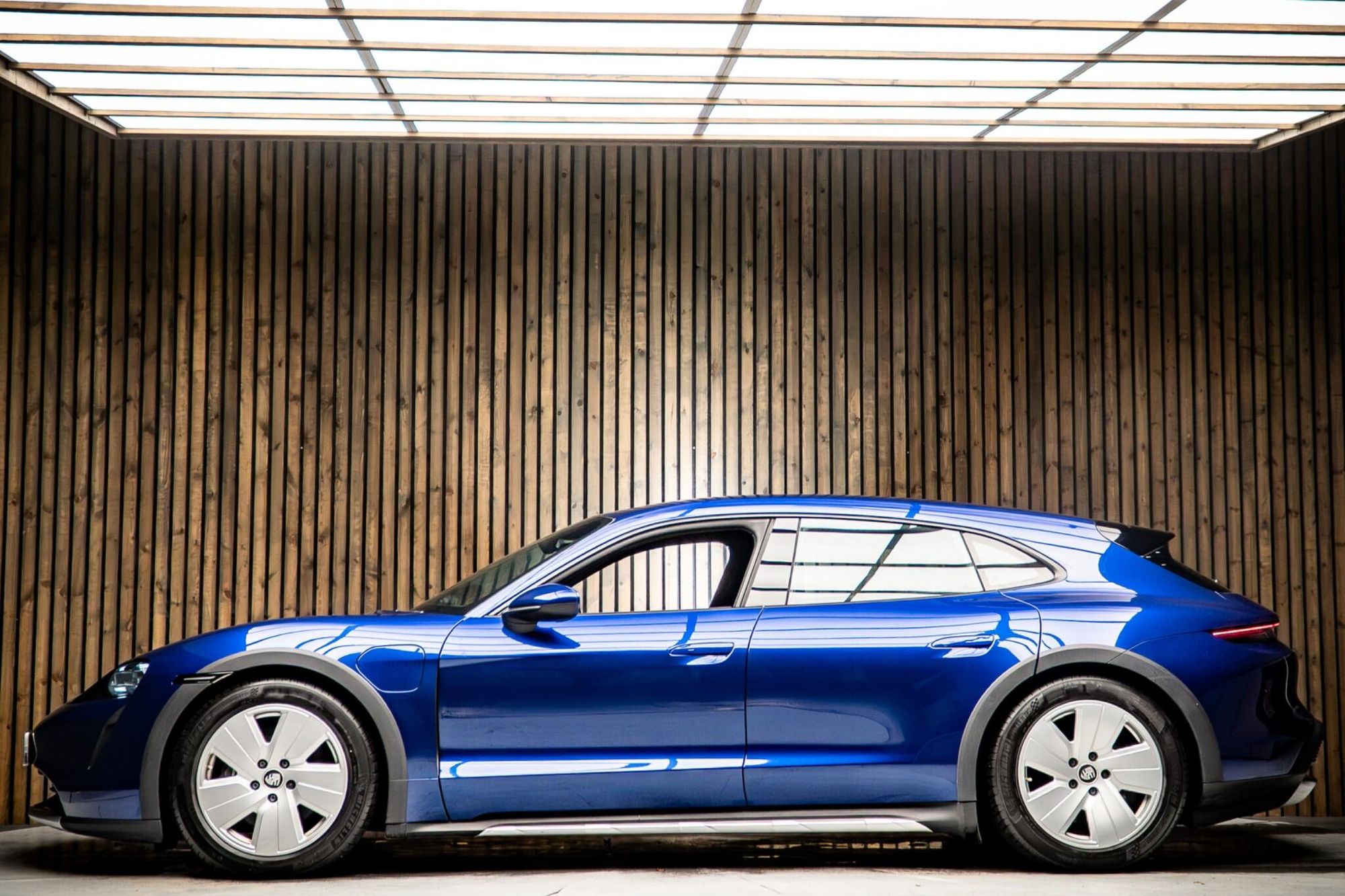 PORSCHE TAYCAN CROSS TURISMO 420kW 4S 93kWh 5dr Auto for sale UK - Slide 7