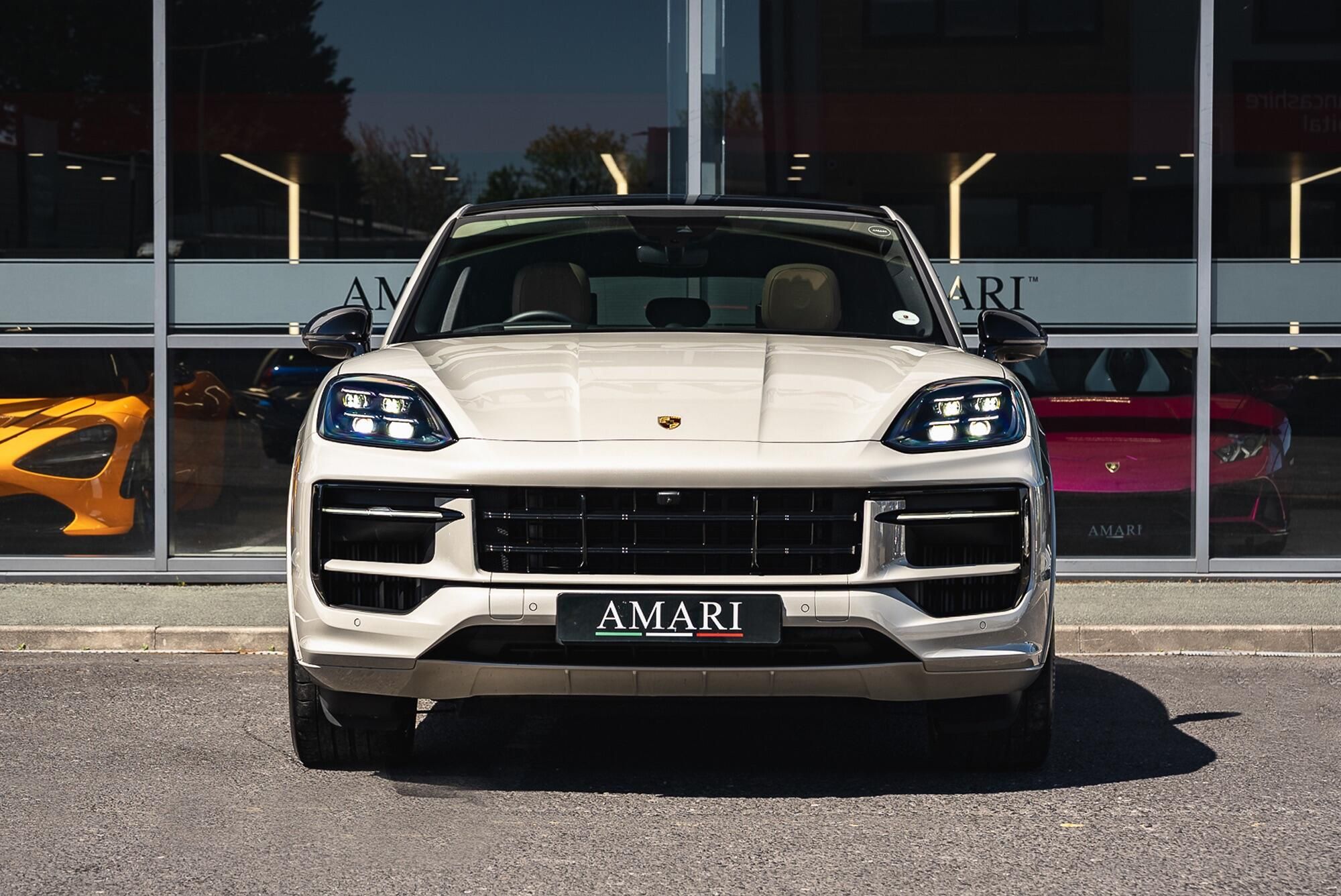 Porsche Cayenne 3.0 V6 Black Edition E-Hybrid Tiptronic S 25.9kWh 5 Door Auto for sale UK - Slide 10