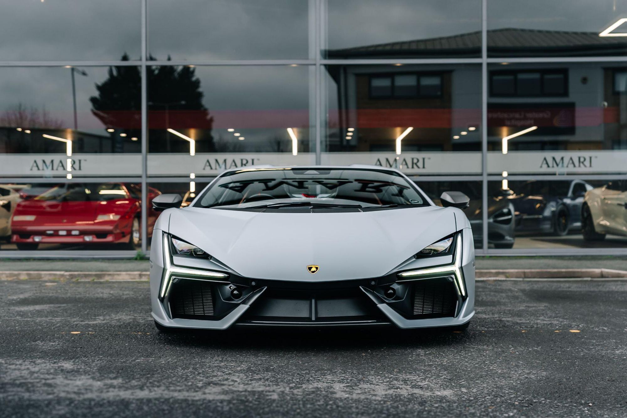 LAMBORGHINI REVUELTO COUPE 6.5 V12 1015 PHEV 2dr DCT for sale UK - Slide 4