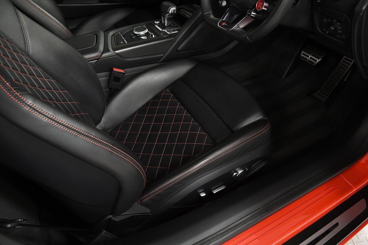 AUDI R8 COUPE 5.2 FSI V10 Plus Quattro 2dr S Tronic for sale UK - Slide 10