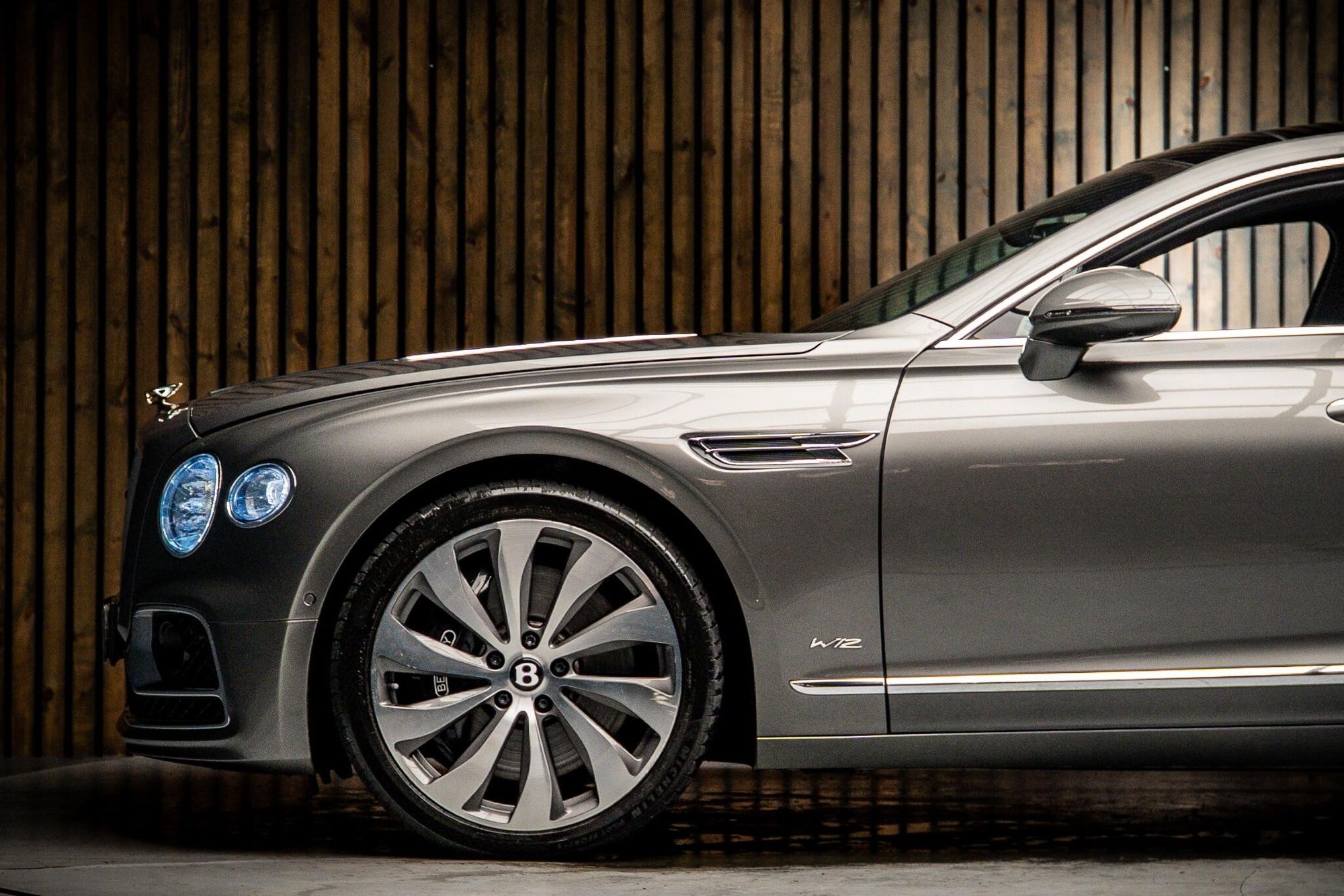 BENTLEY FLYING SPUR SALOON SPECIAL EDITIONS 6.0 W12 First Edition 4dr Auto for sale UK - Slide 9