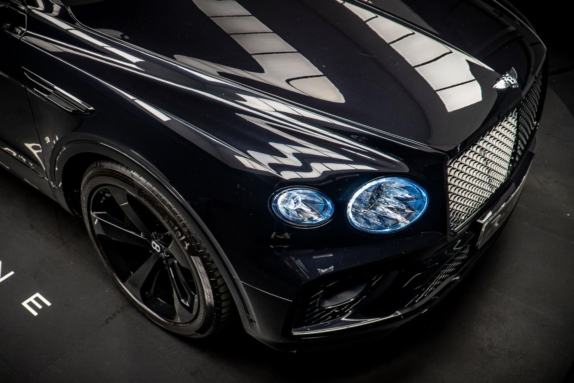 BENTLEY BENTAYGA ESTATE 4.0 V8 Azure 5dr Auto for sale UK - Slide 10