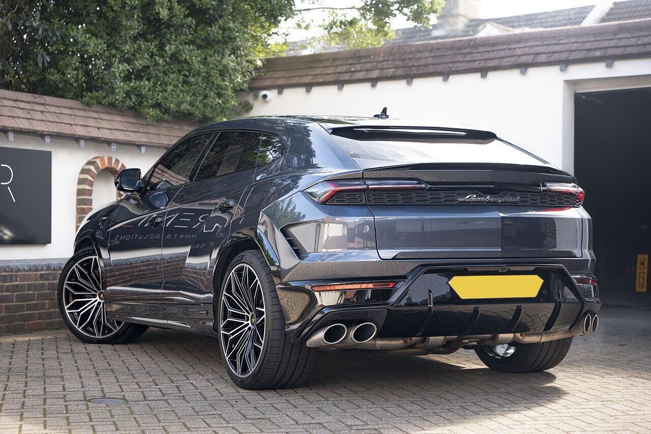 LAMBORGHINI URUS ESTATE 4.0T 25.9kWh Plug-in Hybrid FSI V8 5dr Auto for sale UK - Slide 4