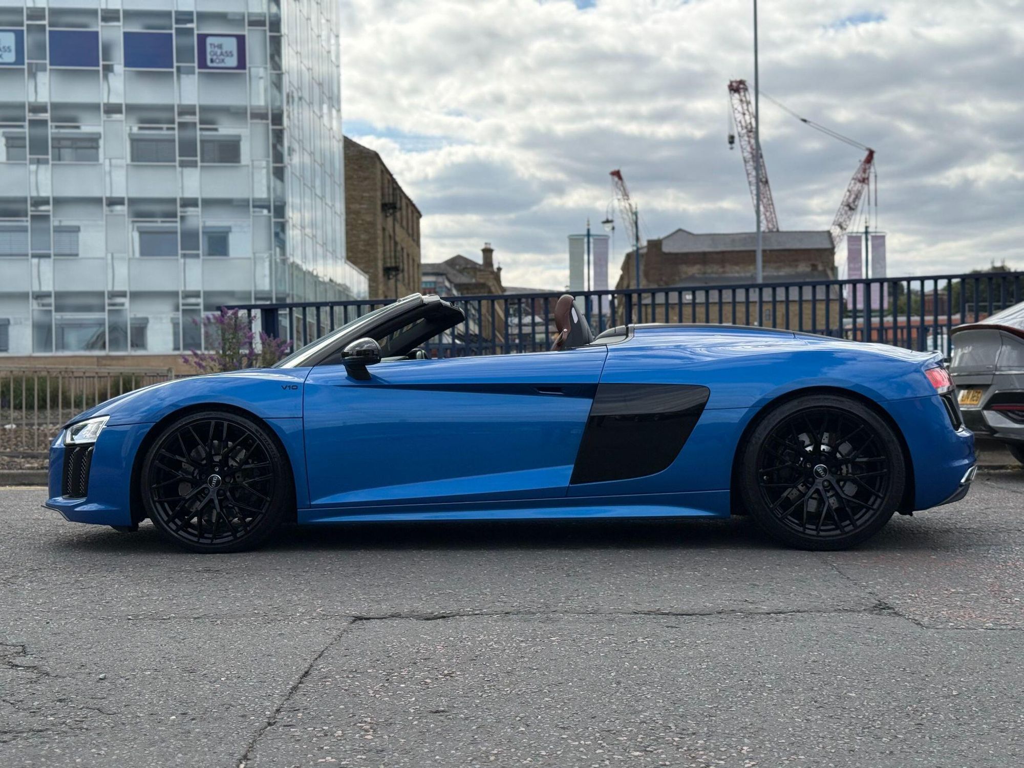 AUDI R8 SPYDER 5.2 FSI V10 Quattro 2dr S Tronic for sale UK - Slide 10