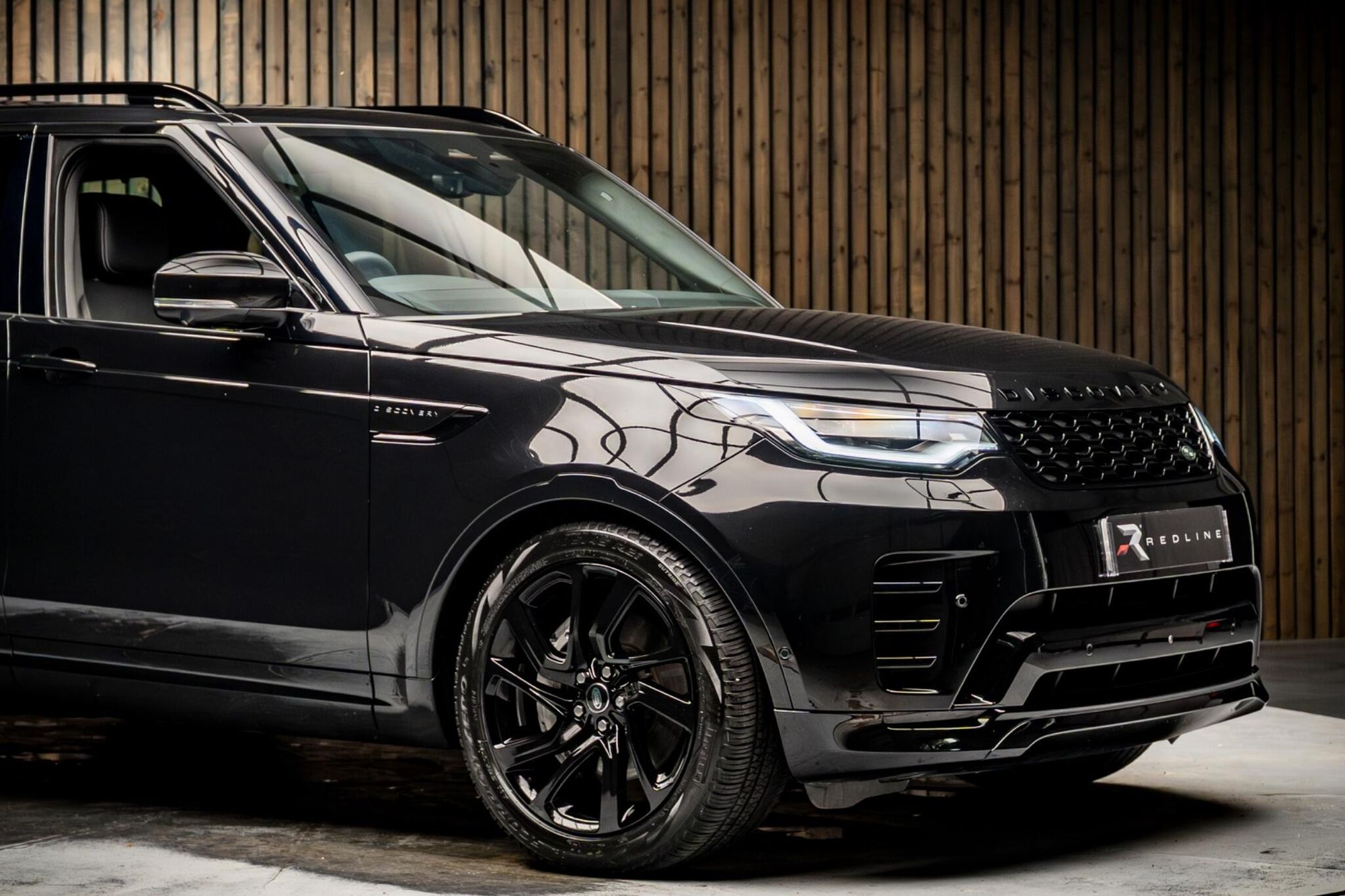 LAND ROVER DISCOVERY DIESEL SW 3.0 D300 Dynamic SE 5dr Auto for sale UK - Slide 10