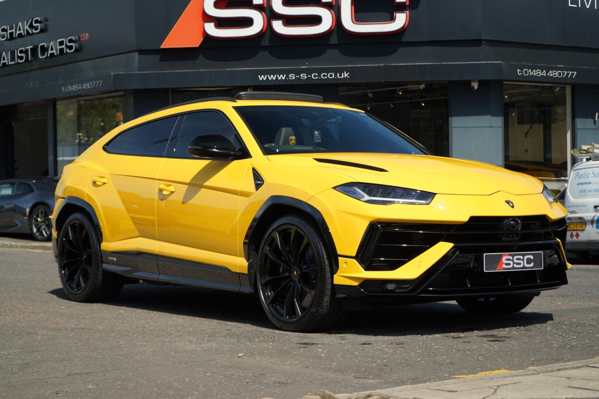 LAMBORGHINI URUS ESTATE 4.0T FSI V8 S 5dr Auto for sale UK - Slide 4