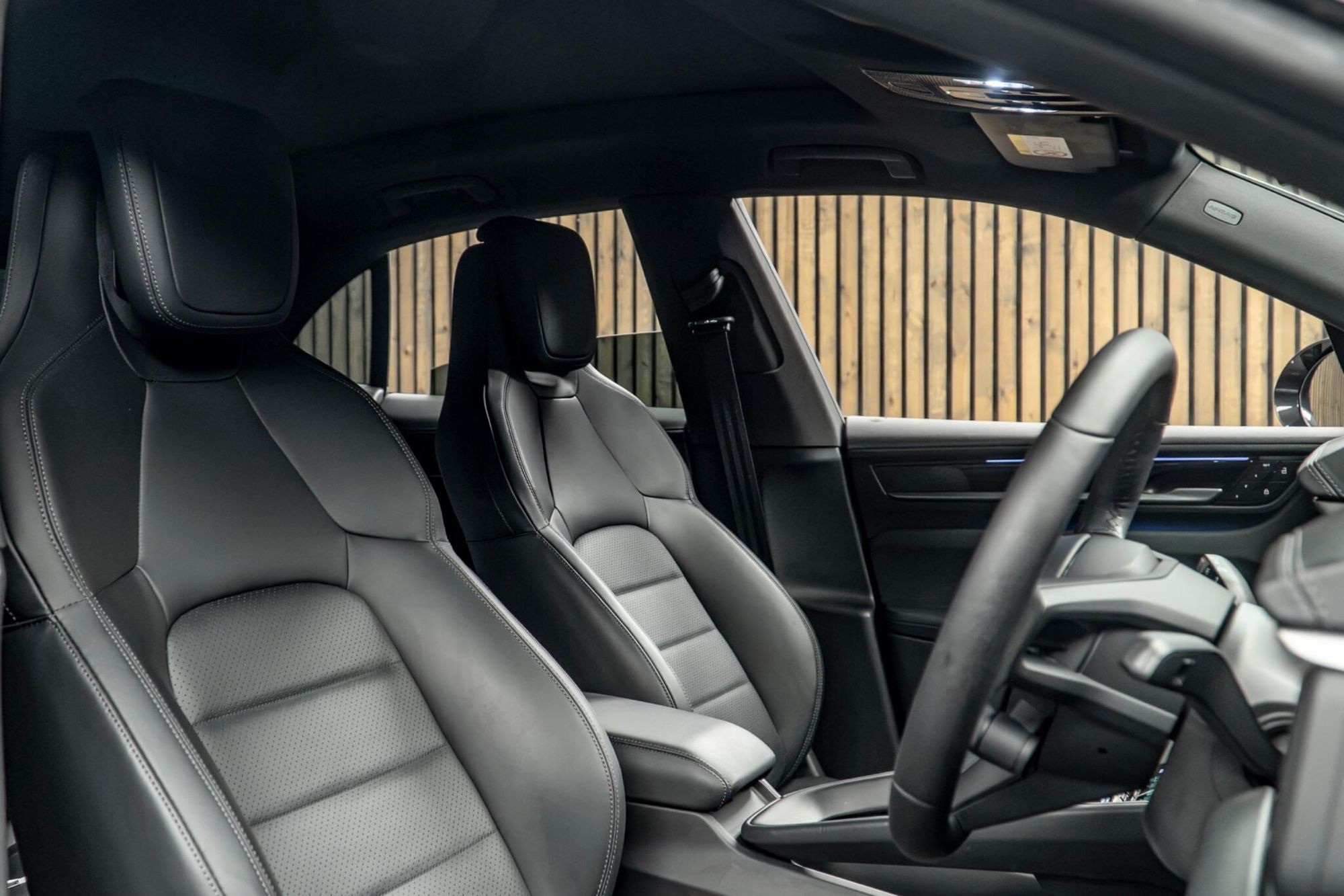 PORSCHE MACAN ELECTRIC ESTATE 380kW 4S 100kWh 5dr Auto for sale UK - Slide 2