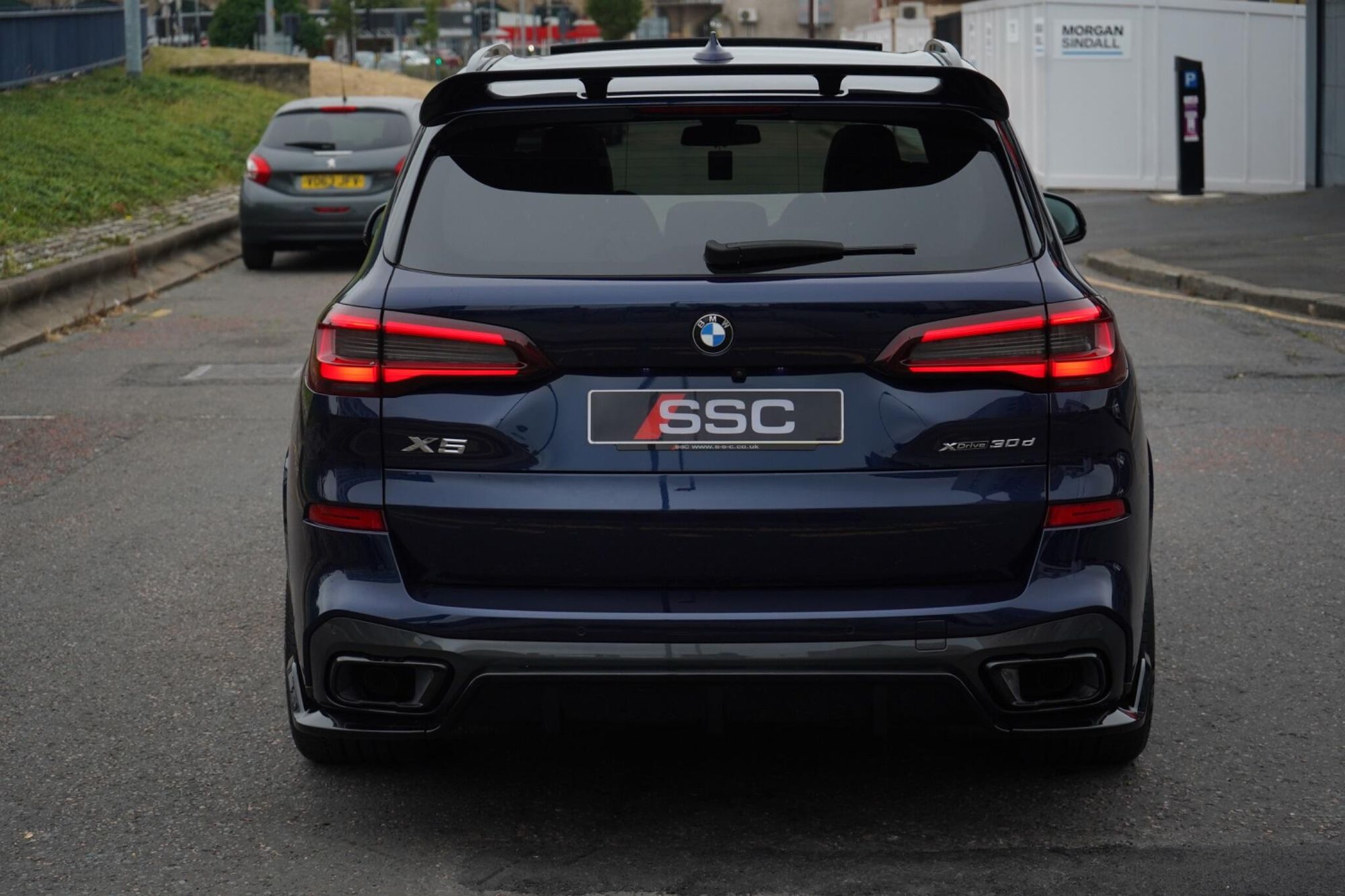 BMW X5 DIESEL ESTATE xDrive30d MHT M Sport 5dr Auto for sale UK - Slide 9