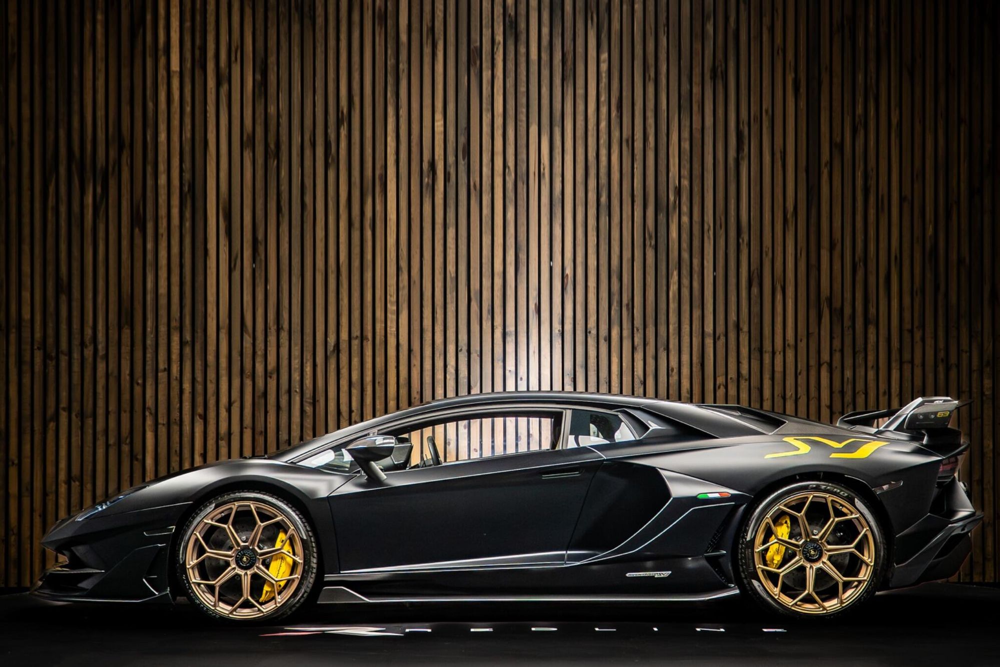 LAMBORGHINI AVENTADOR COUPE SPECIAL EDITION LP 770-4 SVJ 2dr ISR for sale UK - Slide 7