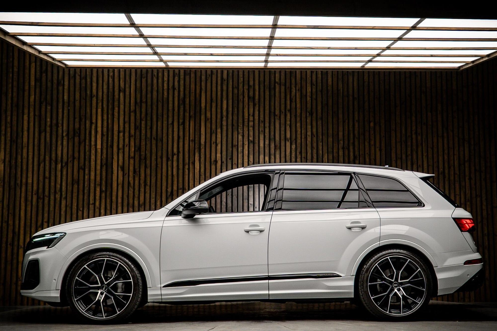 AUDI Q7 DIESEL ESTATE 50 TDI Quattro Black Edition 5dr Tiptronic for sale UK - Slide 7