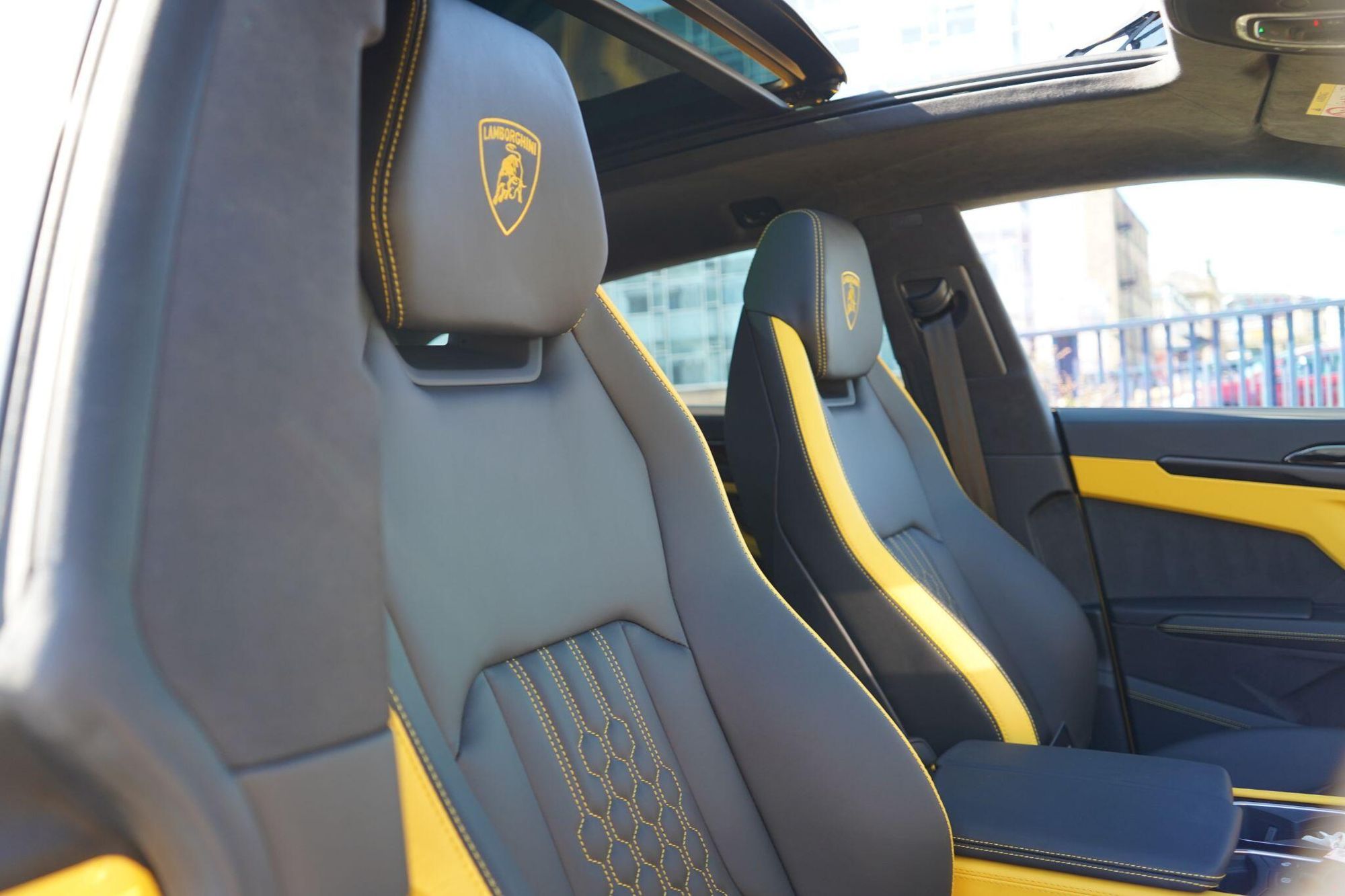 LAMBORGHINI URUS ESTATE 4.0T 25.9kWh Plug-in Hybrid FSI V8 5dr Auto for sale UK - Slide 3