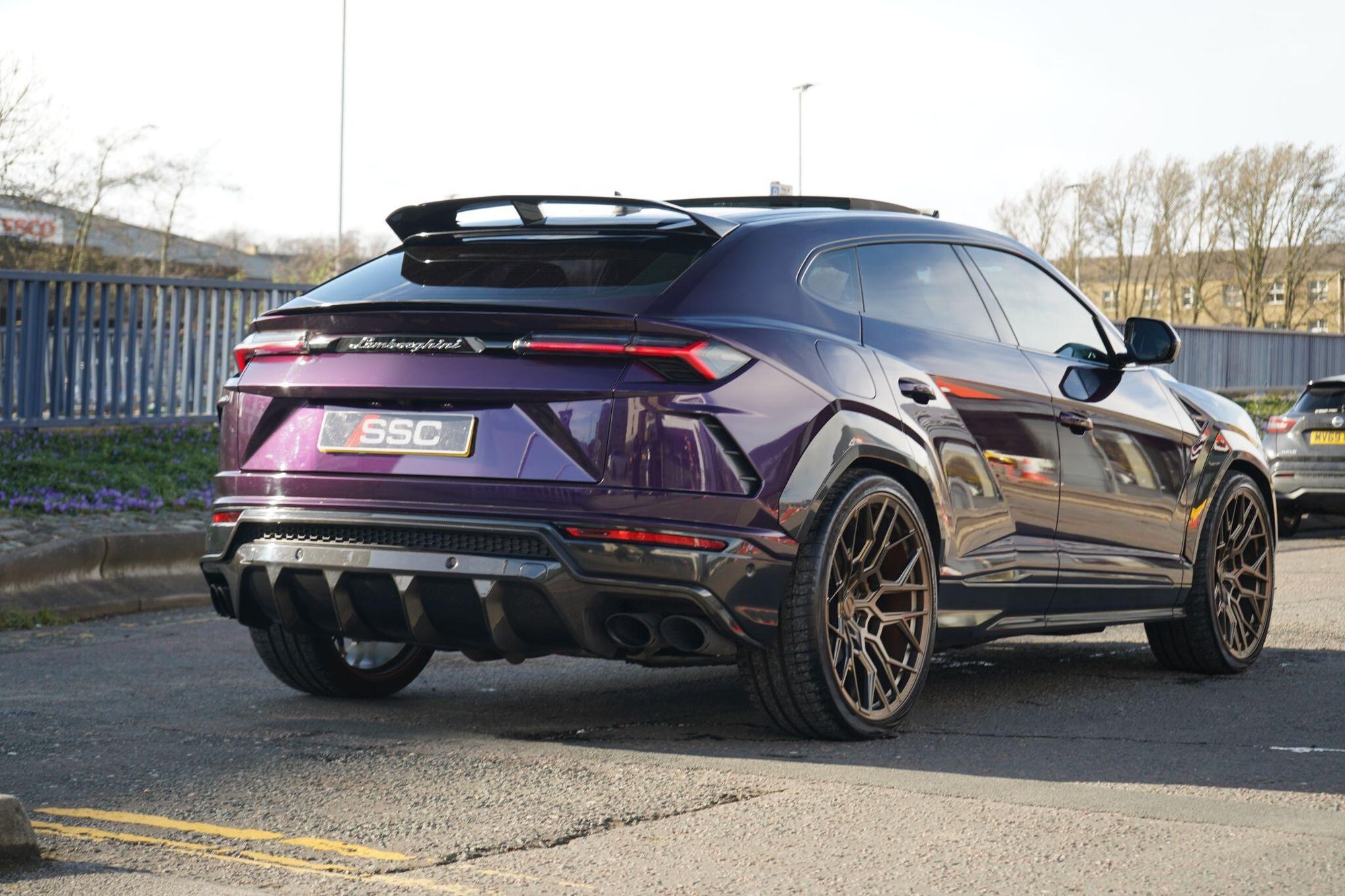 LAMBORGHINI URUS ESTATE 4.0T FSI V8 5dr Auto for sale UK - Slide 10