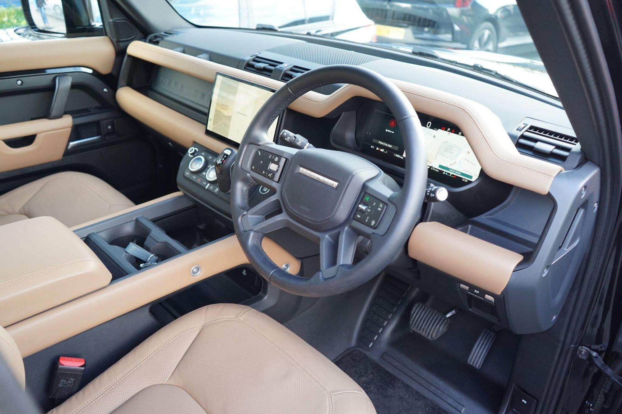 LAND ROVER DEFENDER DIESEL ESTATE 3.0 D350 X-Dynamic HSE 110 5dr Auto for sale UK - Slide 8