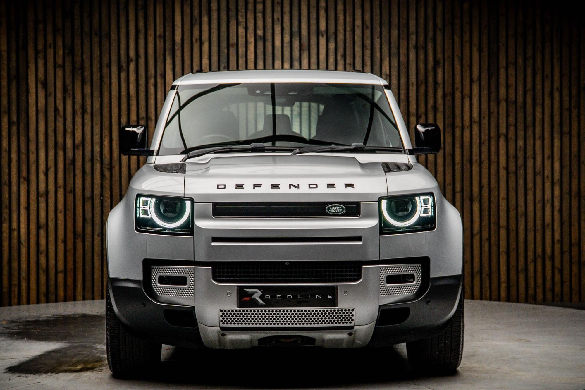 LAND ROVER DEFENDER DIESEL ESTATE 3.0 D200 SE 110 5dr Auto for sale UK - Slide 5