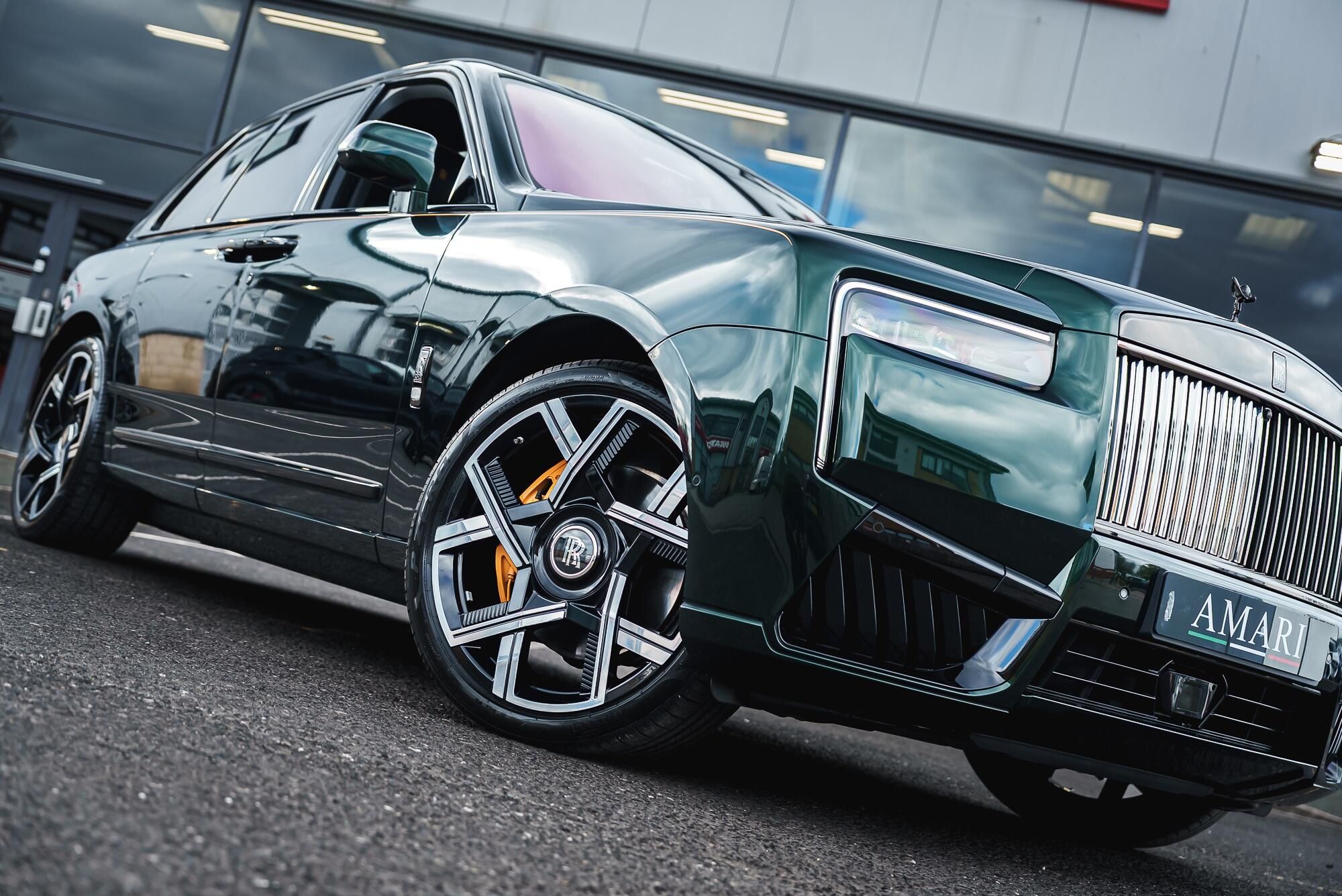 ROLLS-ROYCE CULLINAN ESTATE II Black Badge 5dr Auto for sale UK - Slide 7