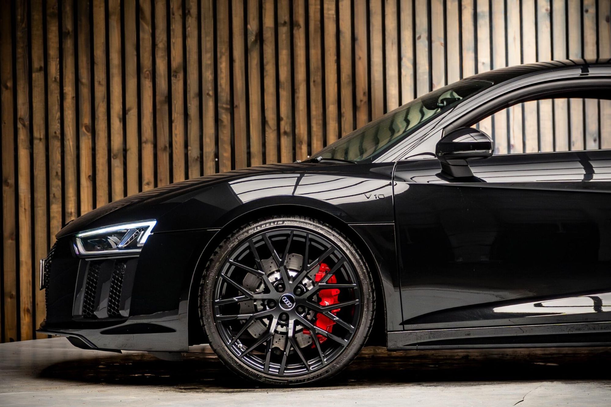 AUDI R8 COUPE 5.2 FSI V10 Quattro 2dr S Tronic for sale UK - Slide 9