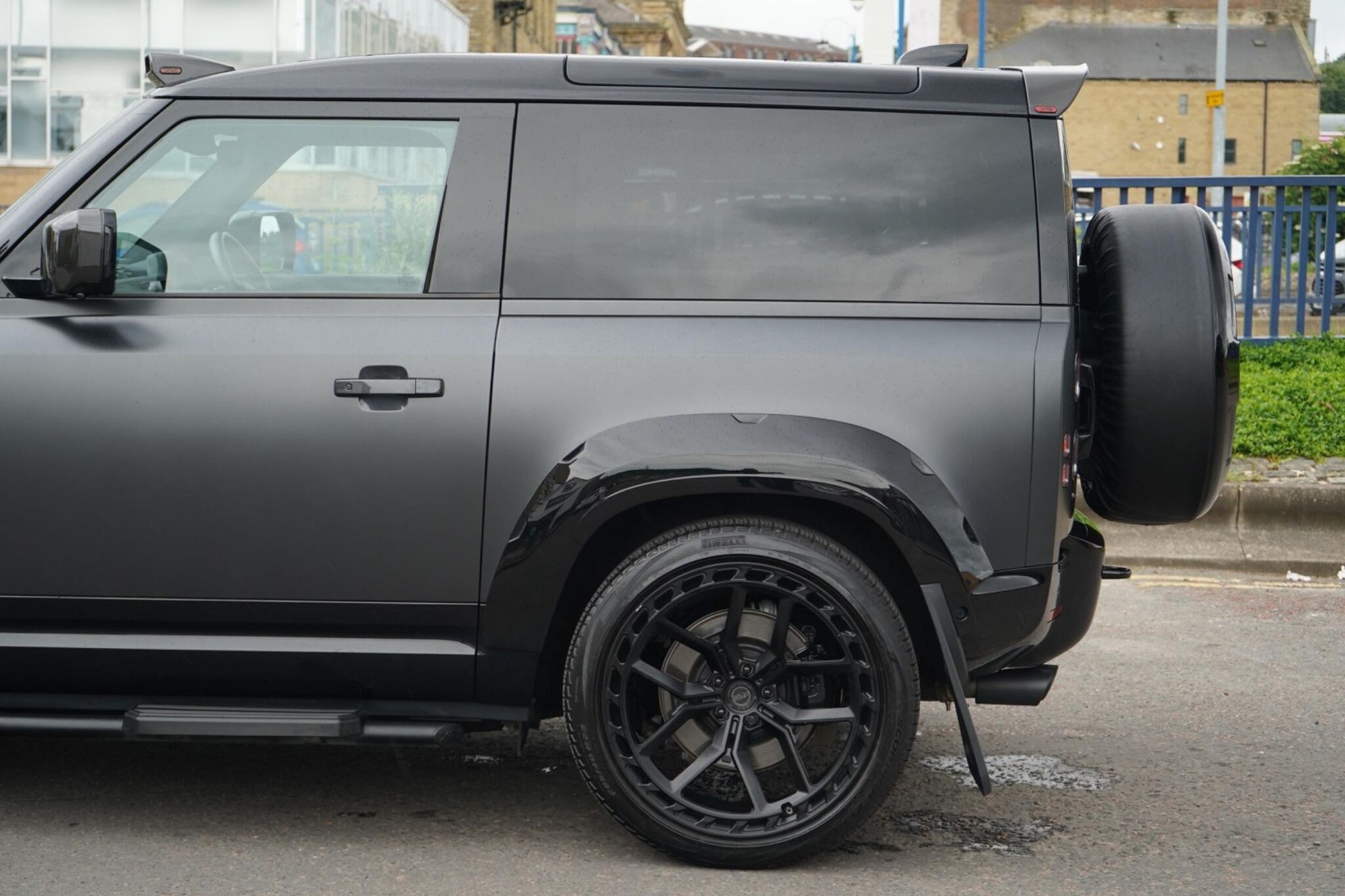 LAND ROVER DEFENDER ESTATE SPECIAL EDITIONS 5.0 P525 V8 Carpathian Edition 90 3dr Auto for sale UK - Slide 10