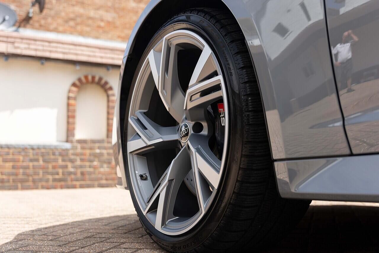AUDI RS6 RS 6 AVANT RS 6 TFSI Quattro Performance 5dr Tiptronic for sale UK - Slide 6