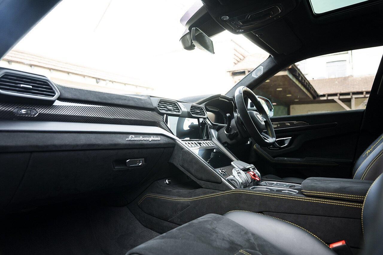 LAMBORGHINI URUS ESTATE 4.0T FSI V8 Performante 5dr Auto for sale UK - Slide 10