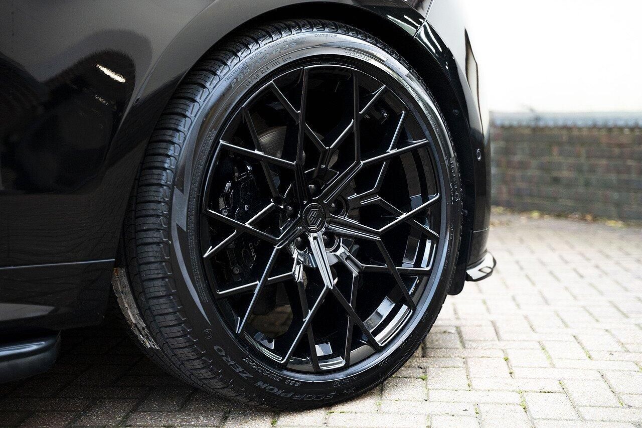 LAND ROVER RANGE ROVER SPORT DIESEL ESTATE 3.0 D300 Dynamic SE 5dr Auto for sale UK - Slide 7