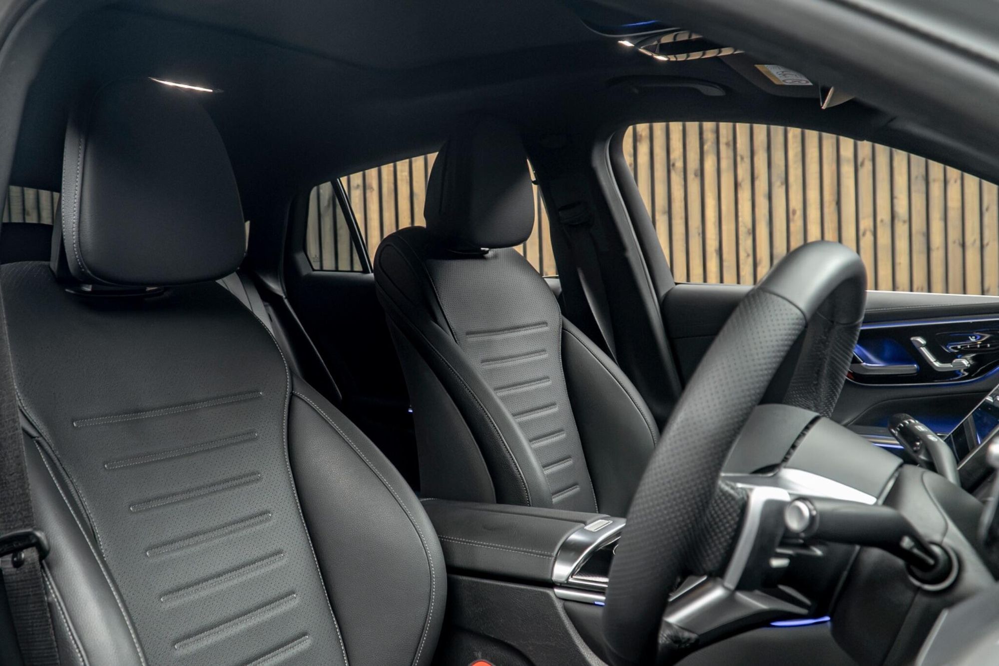 MERCEDES-BENZ GLC ESTATE GLC 300 4Matic AMG Line Premium Plus 5dr 9G-Tronic for sale UK - Slide 2