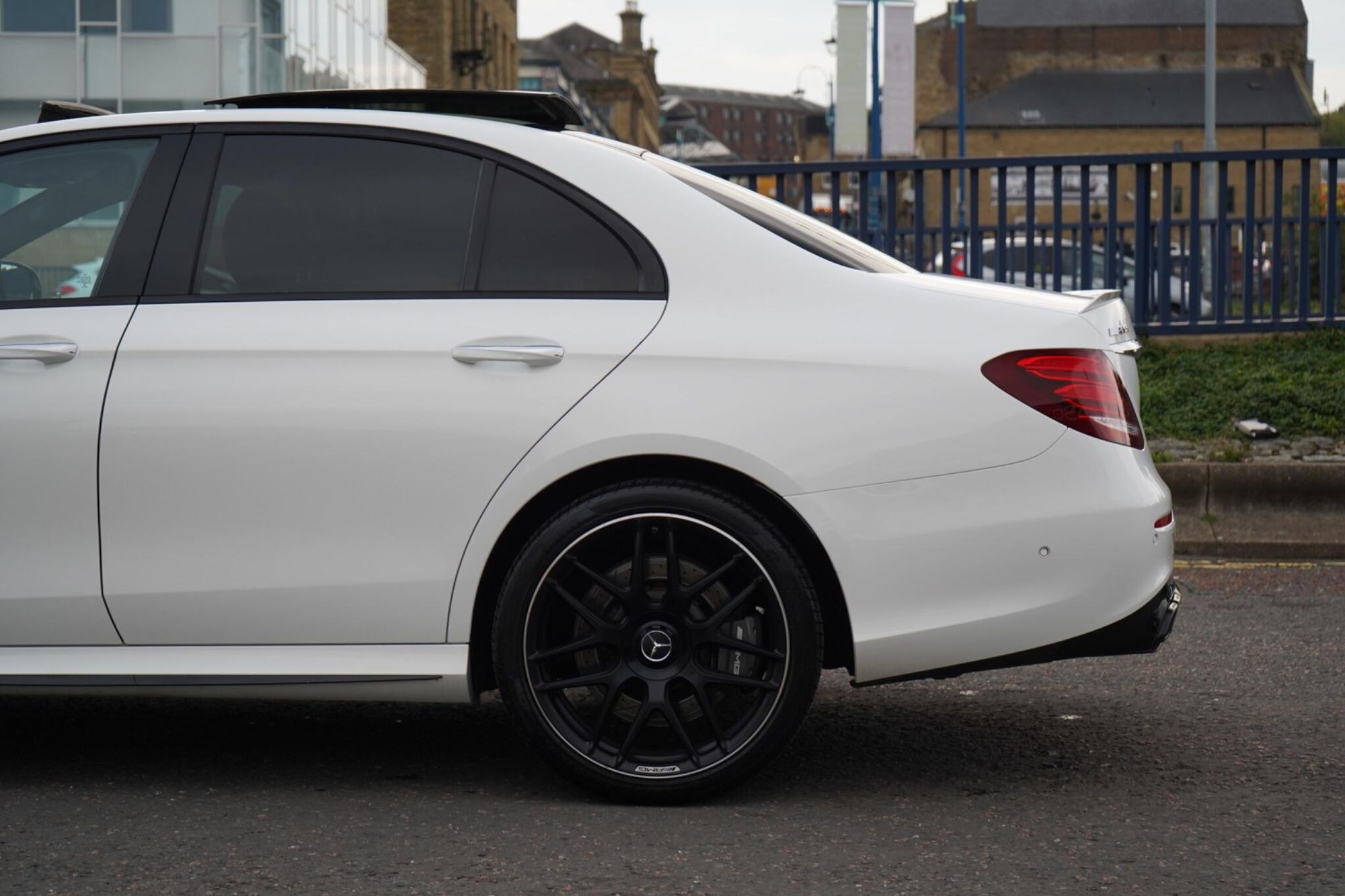 MERCEDES-BENZ E CLASS AMG SALOON E63 4Matic+ Premium 4dr 9G-Tronic for sale UK - Slide 10