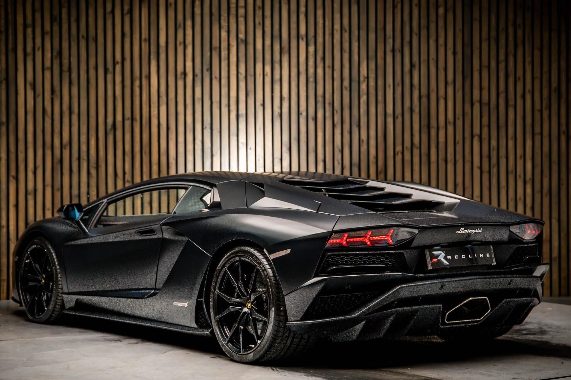 LAMBORGHINI AVENTADOR COUPE LP 740-4 S 2dr ISR for sale UK - Slide 3