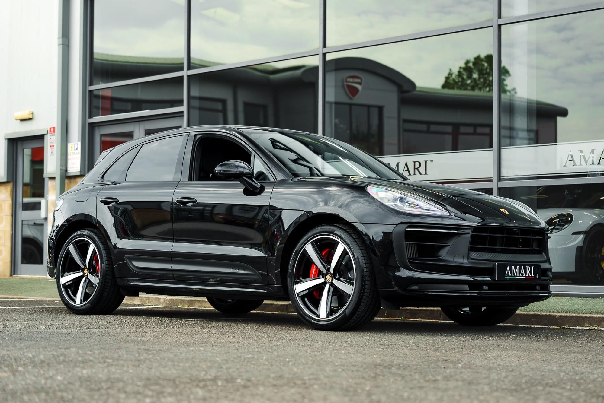 PORSCHE MACAN ESTATE GTS 5dr PDK for sale UK - Slide 5