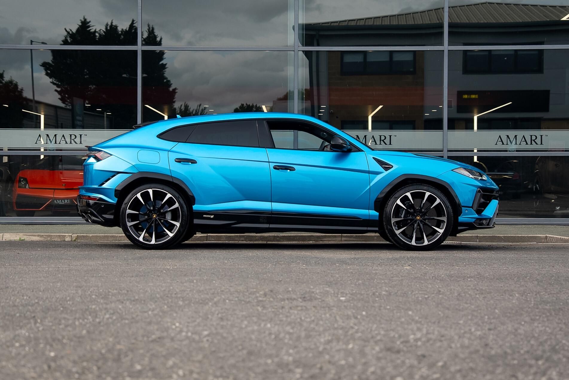 LAMBORGHINI URUS ESTATE 4.0T FSI V8 S 5dr Auto for sale UK - Slide 4