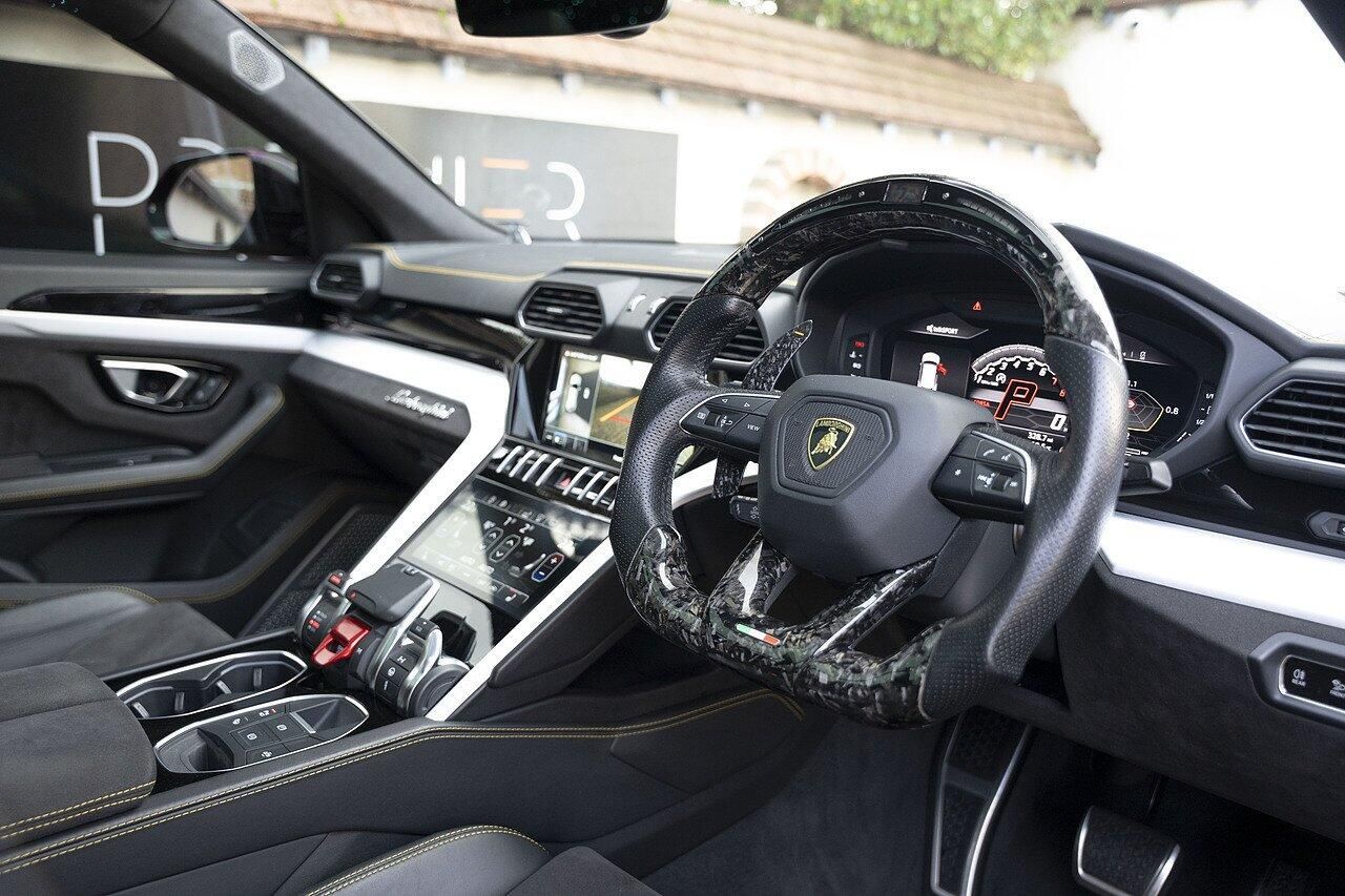 LAMBORGHINI URUS ESTATE 4.0T FSI V8 5dr Auto for sale UK - Slide 8