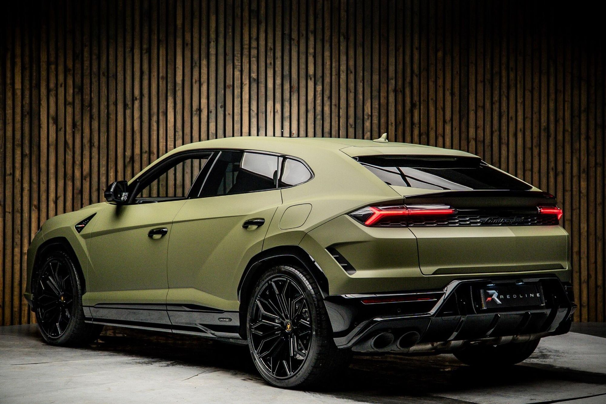 LAMBORGHINI URUS ESTATE 4.0T 25.9kWh Plug-in Hybrid FSI V8 5dr Auto for sale UK - Slide 3