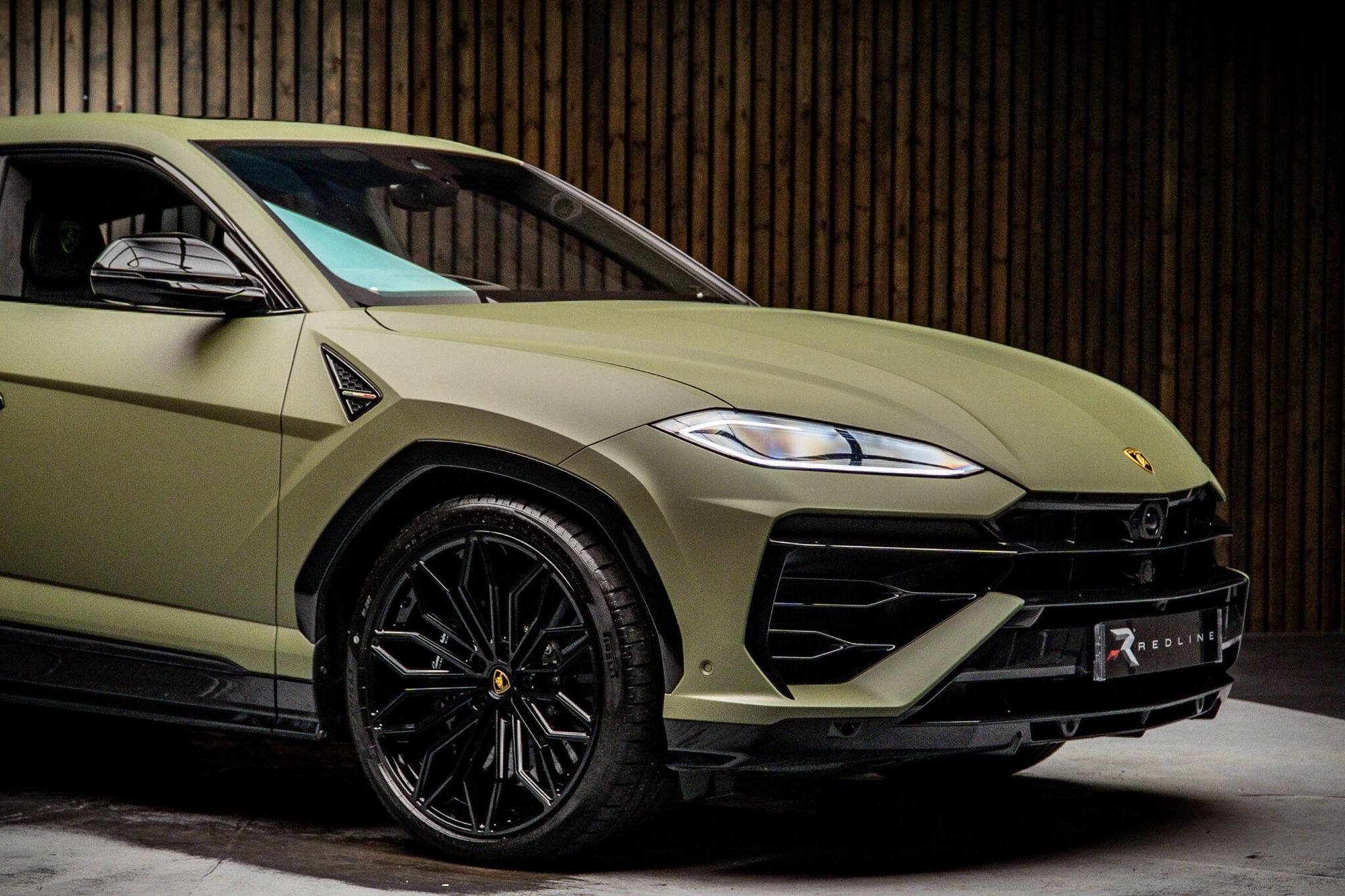 LAMBORGHINI URUS ESTATE 4.0T 25.9kWh Plug-in Hybrid FSI V8 5dr Auto for sale UK - Slide 10
