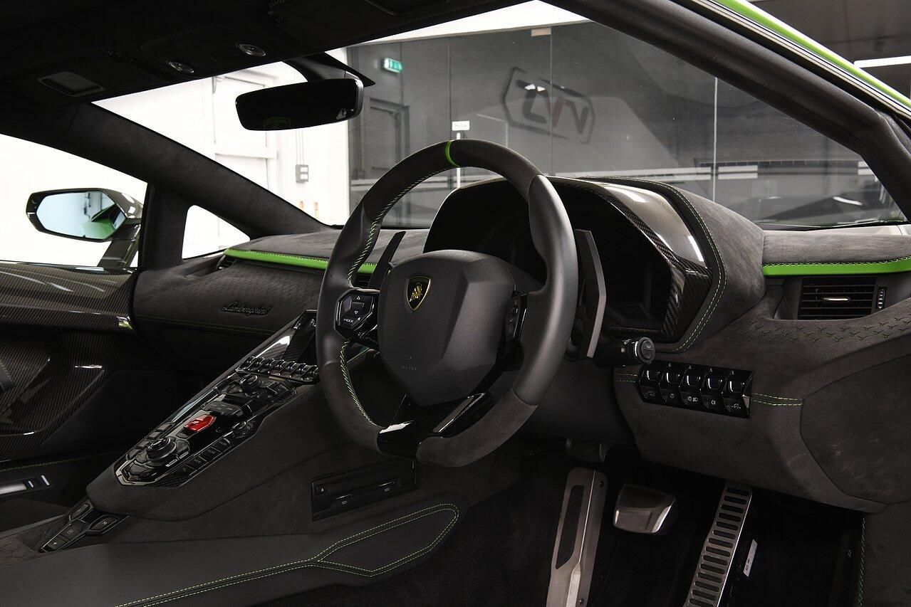 LAMBORGHINI AVENTADOR COUPE LP 780-4 Ultimae 2dr ISR for sale UK - Slide 4