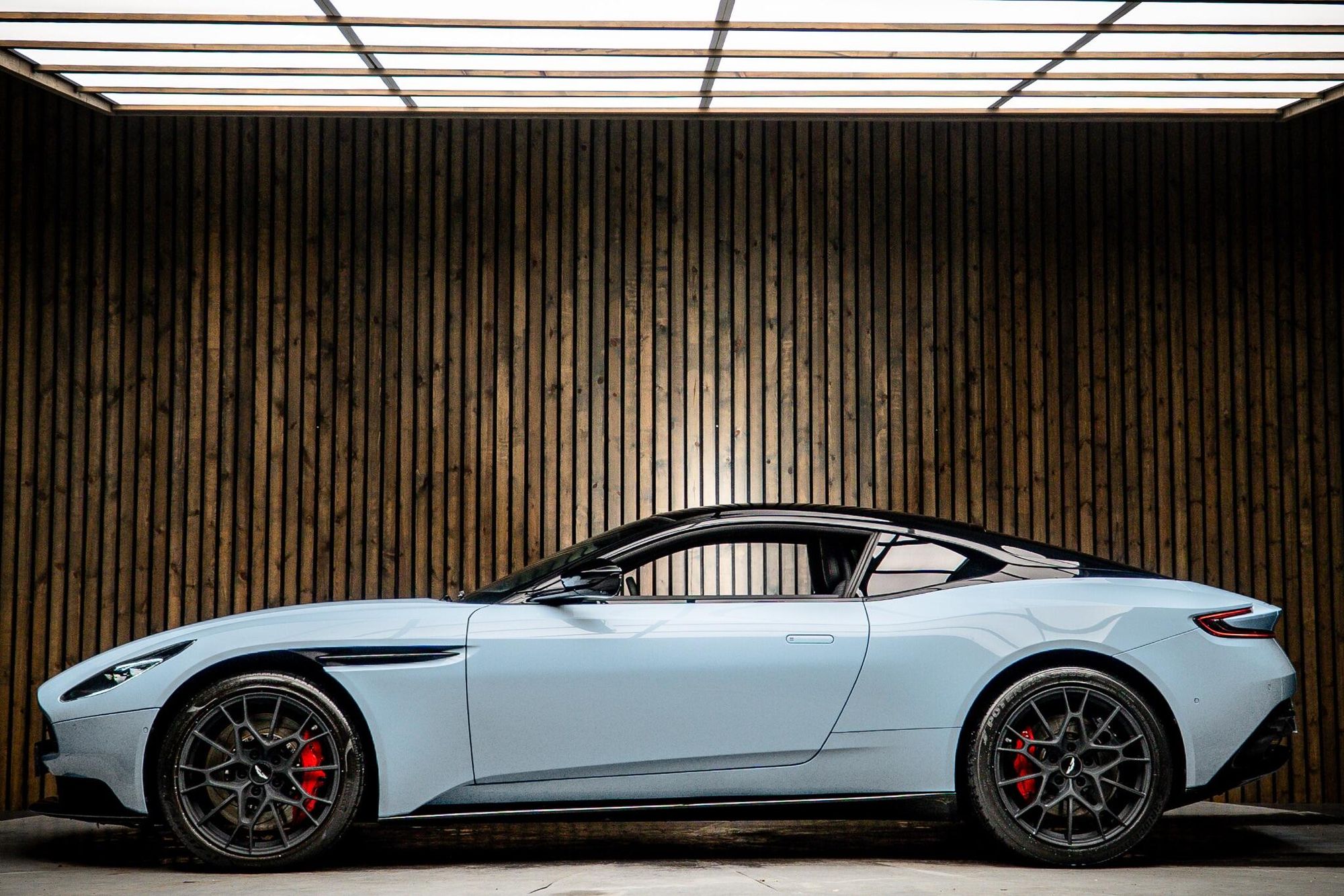 ASTON MARTIN DB11 COUPE V8 528 2dr Touchtronic Auto for sale UK - Slide 7