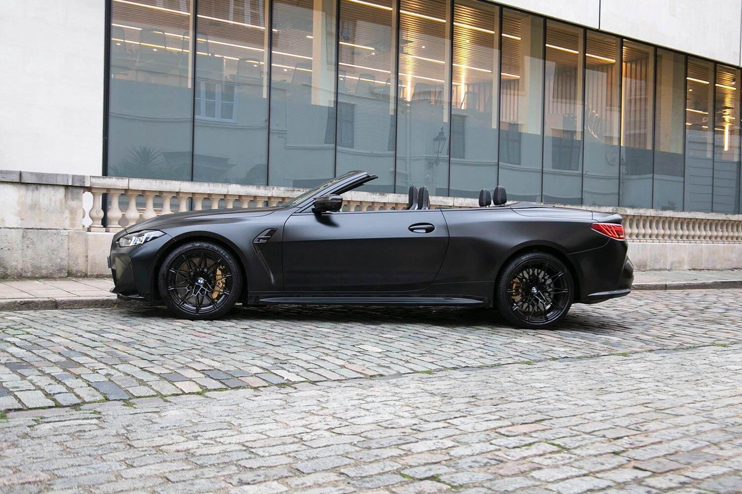 BMW M4 CONVERTIBLE M4 xDrive 530 Competition M 2dr Step Auto for sale UK - Slide 10