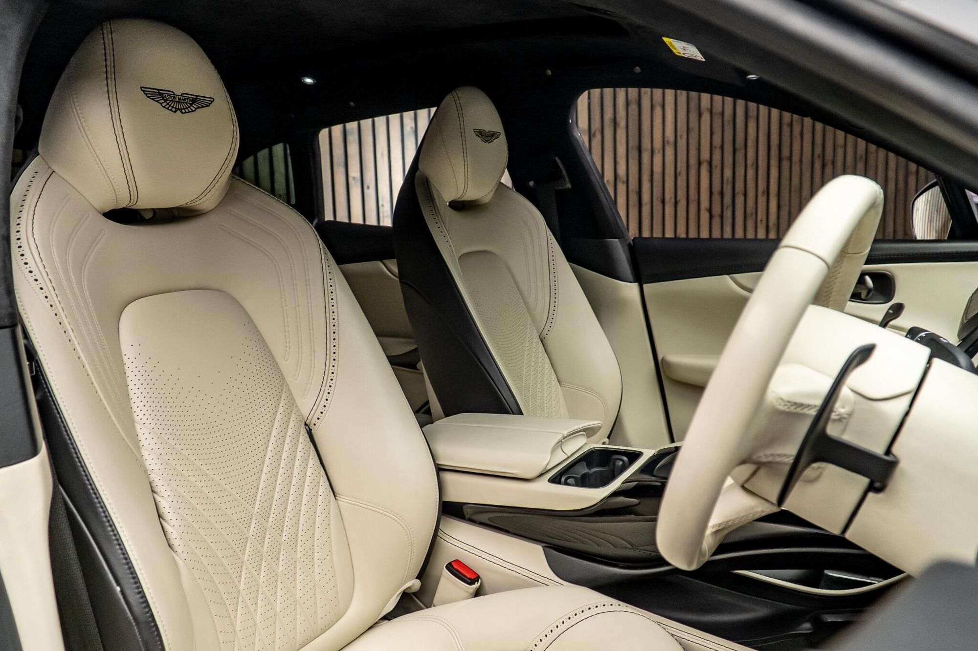 ASTON MARTIN DBX ESTATE V8 DBX707 5dr Touchtronic for sale UK - Slide 2