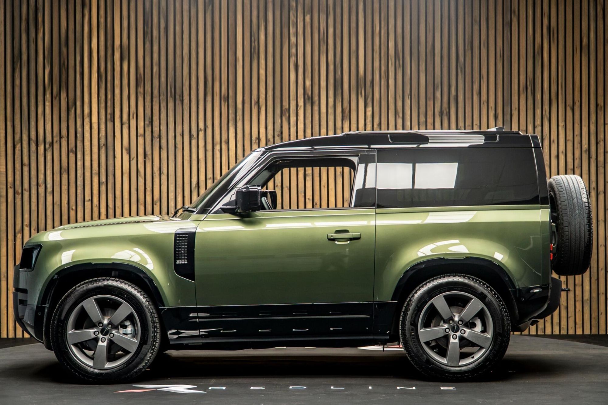 Land Rover Defender 90 X-Dynamic SE 3.0 D250 MHEV X-Dynamic SE Auto 4WD Euro 6 (s/s) 3dr for sale UK - Slide 7