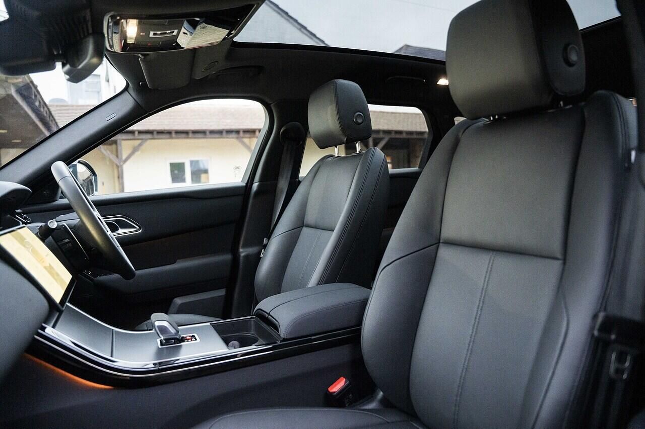 LAND ROVER RANGE ROVER VELAR DIESEL ESTATE 3.0 D300 MHEV Dynamic SE 5dr Auto for sale UK - Slide 10