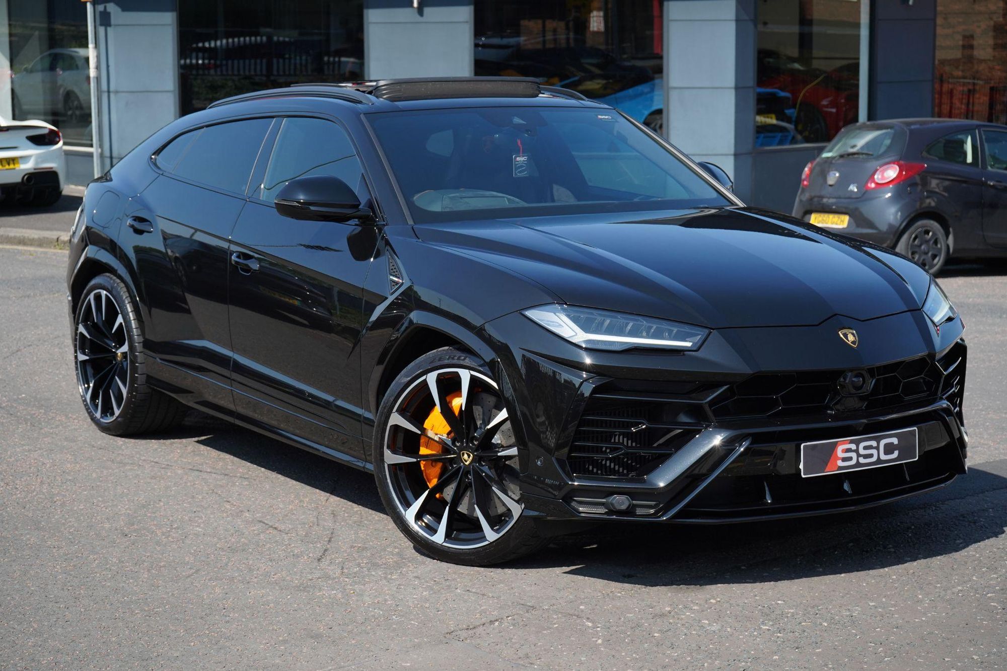 LAMBORGHINI URUS ESTATE 4.0T FSI V8 5dr Auto for sale UK - Slide 4