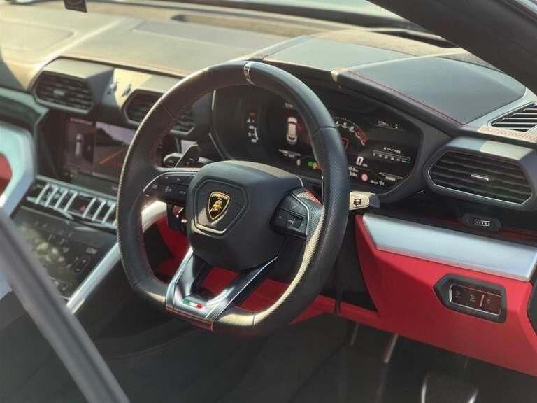 LAMBORGHINI URUS ESTATE 4.0T FSI V8 5dr Auto for sale UK - Slide 8